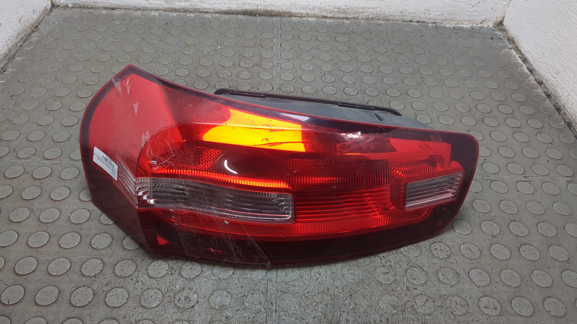 Фонарь задний внутренний левый