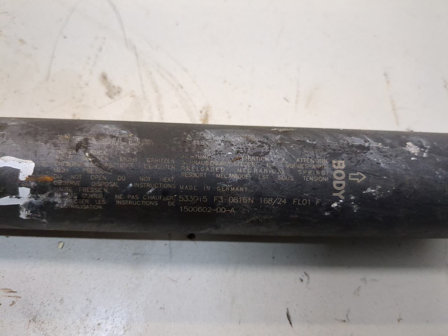 Амортизатор крышки багажника