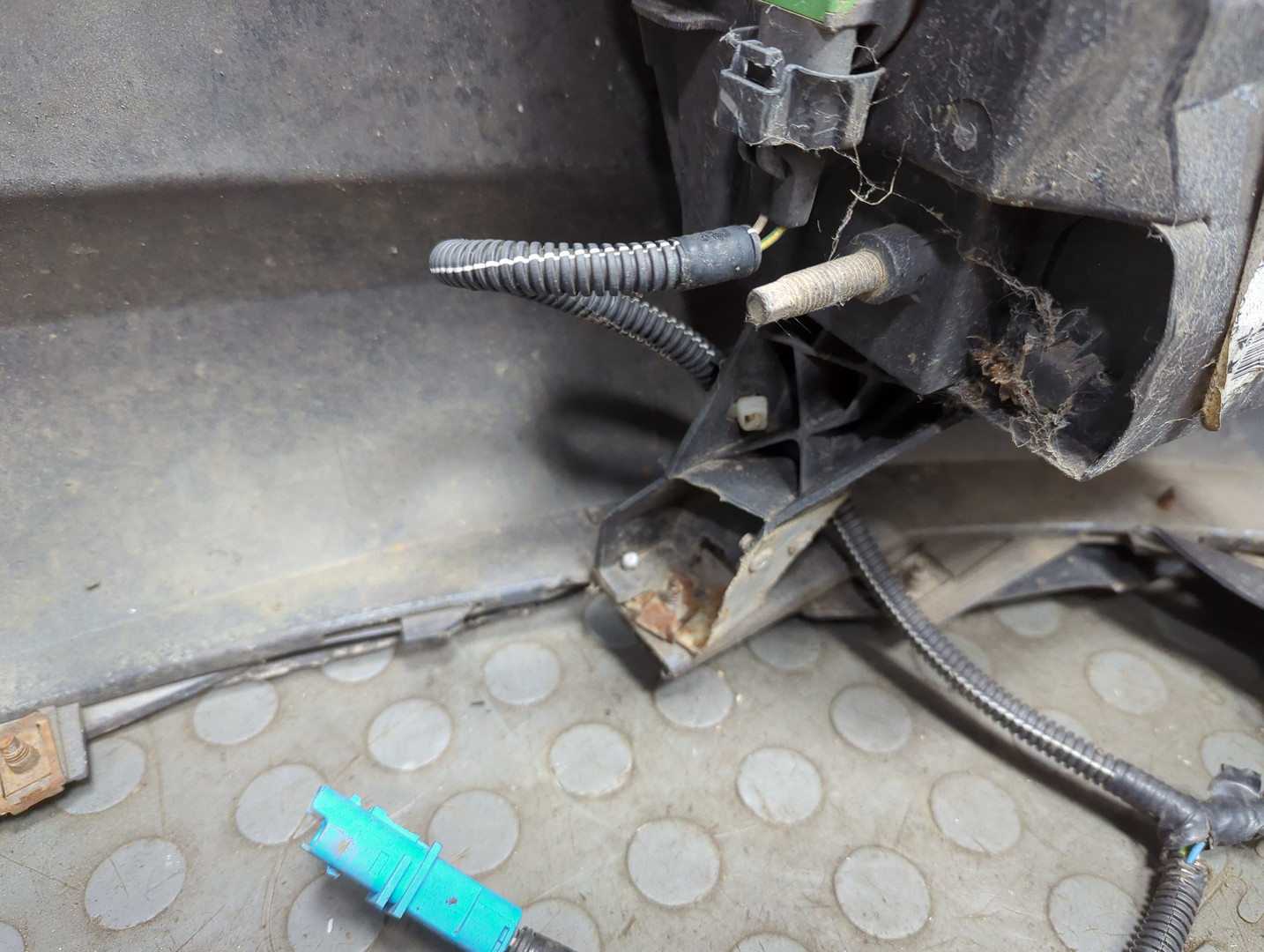 Бампер передний