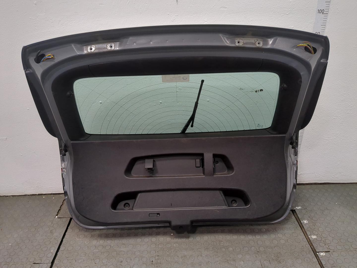 Дверь багажника