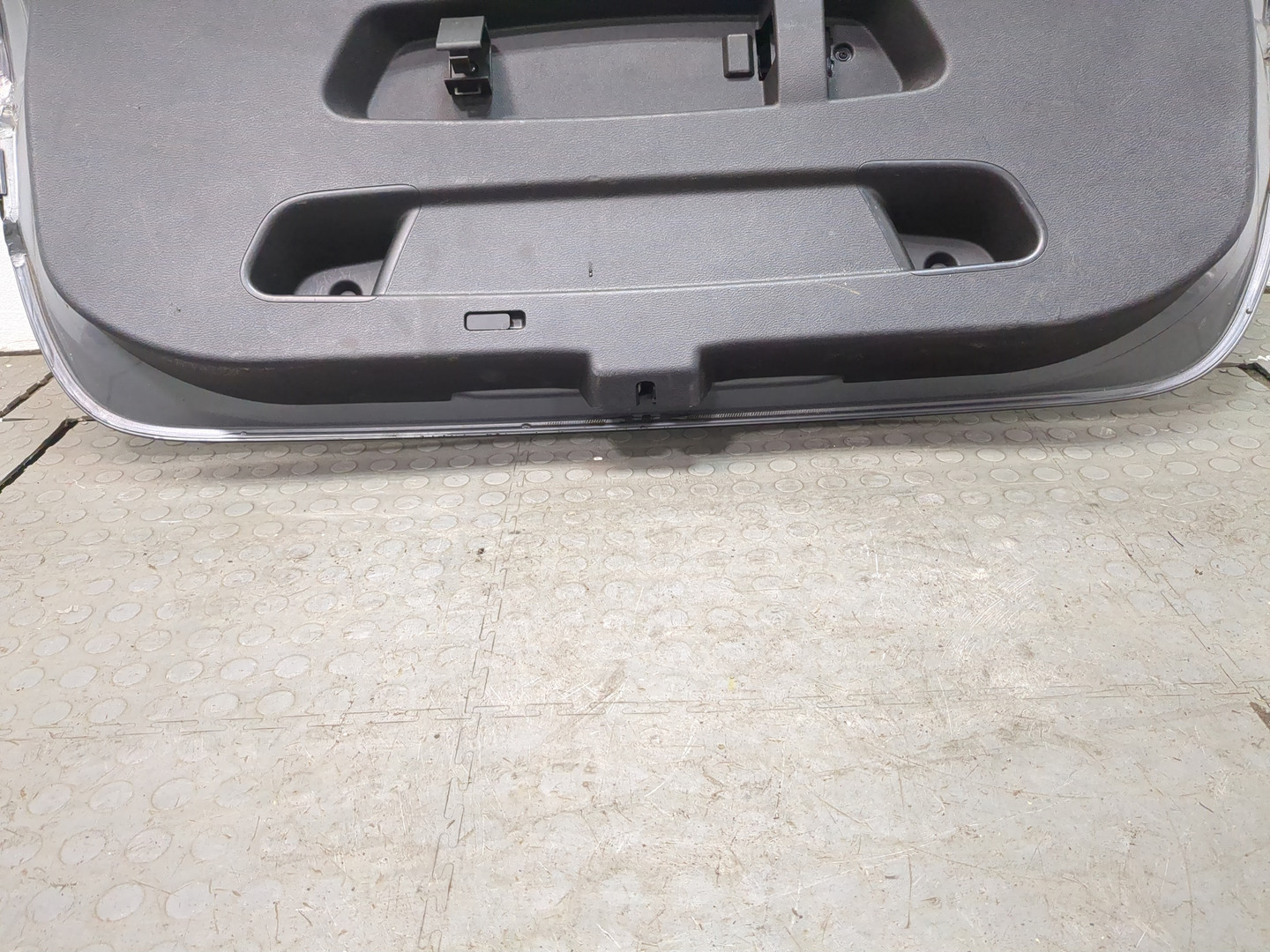 Дверь багажника