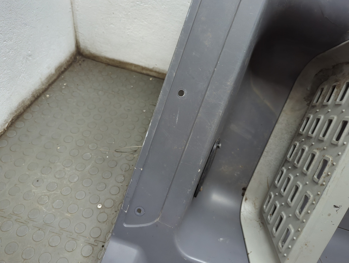 Подножка левая