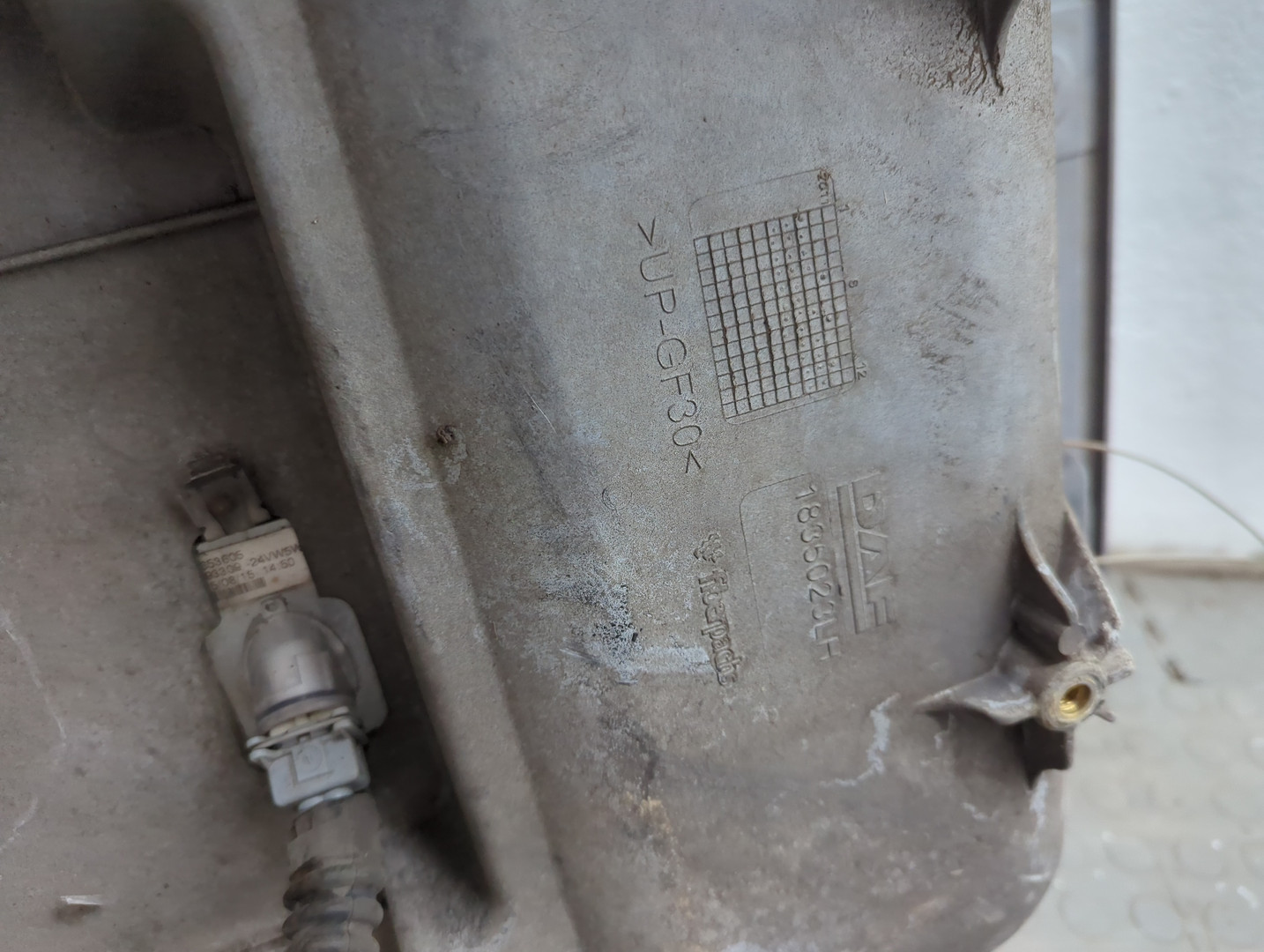 Подножка левая