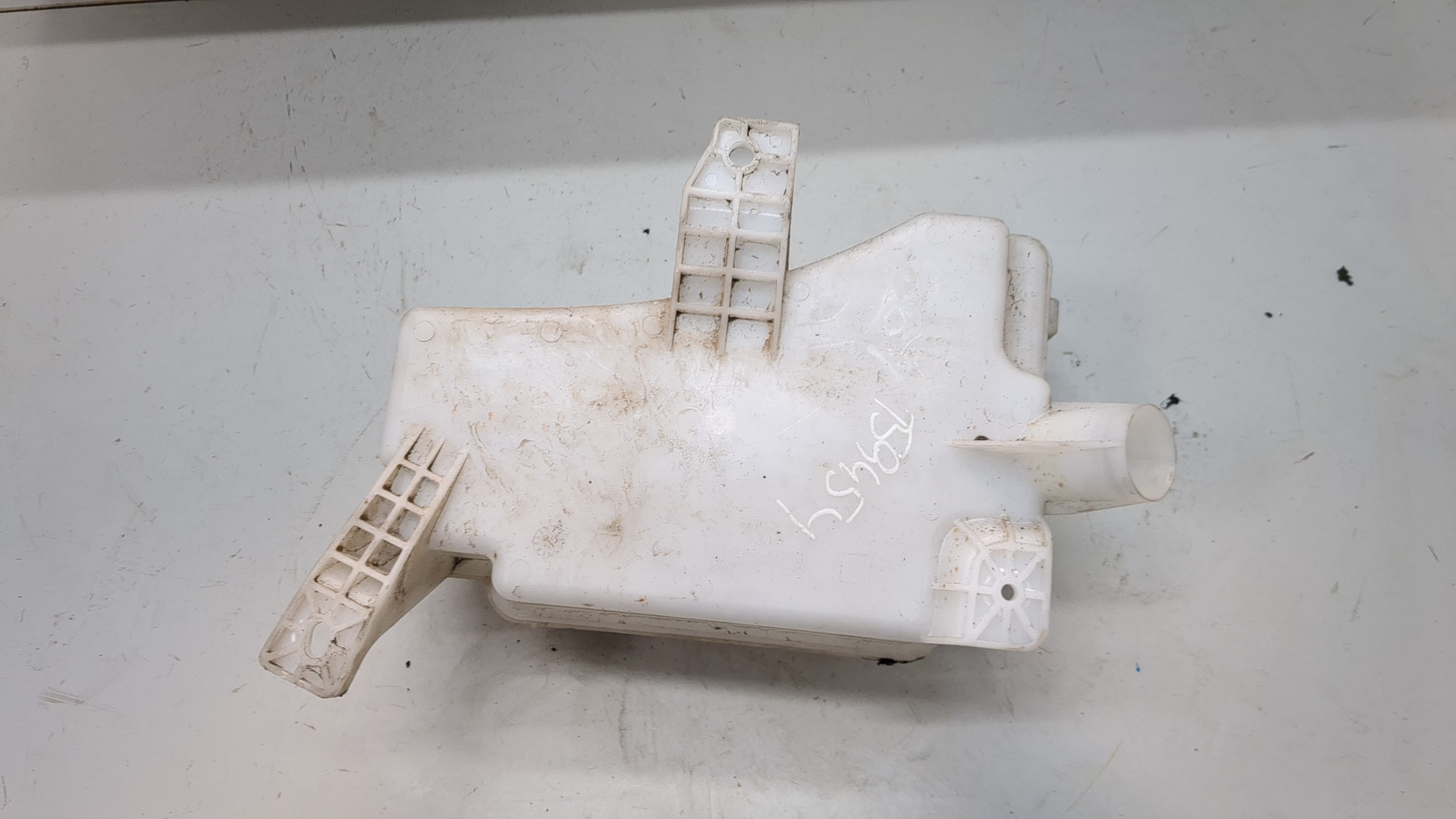 Бачок омывателя лобового стекла