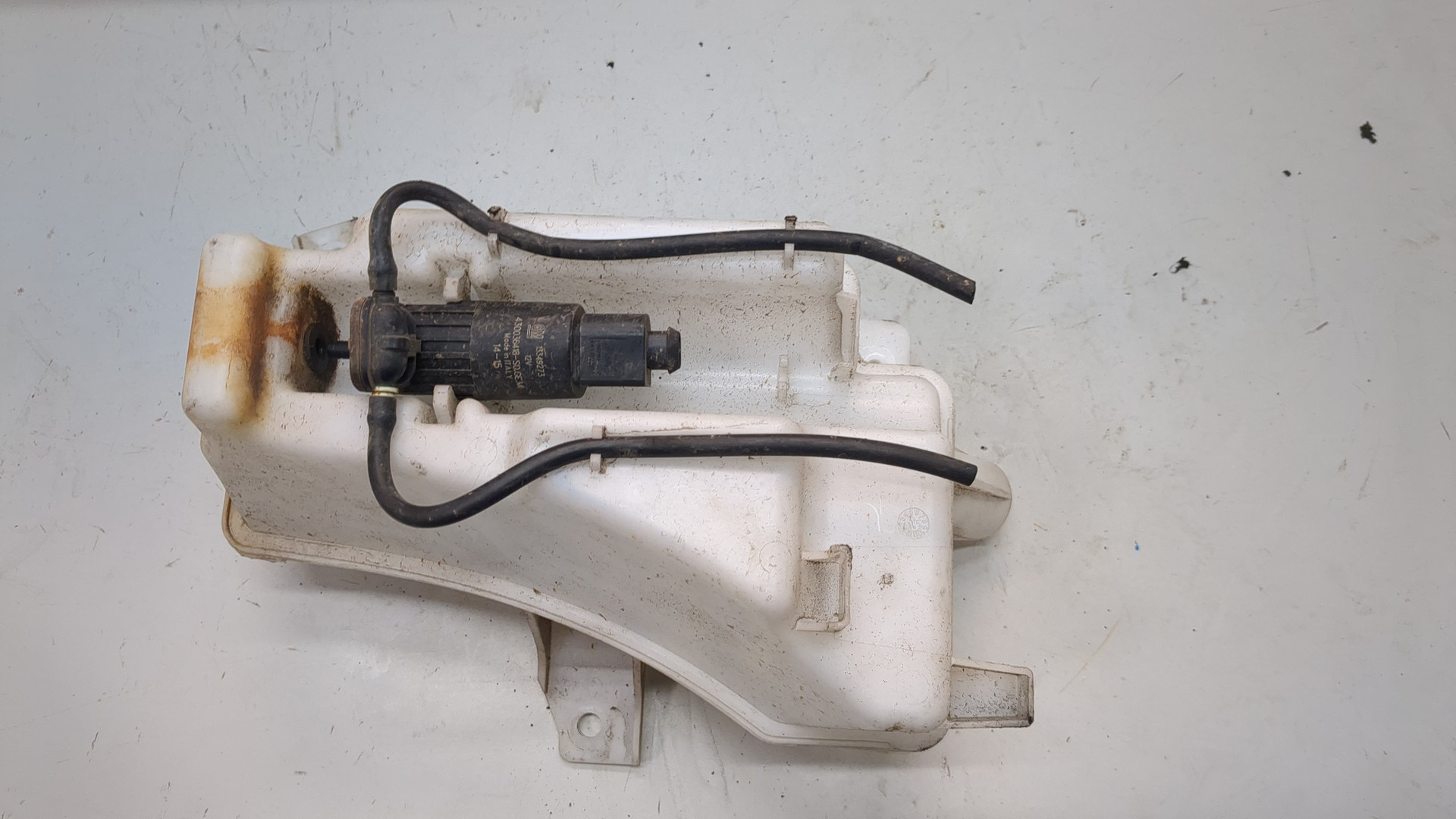 Бачок омывателя лобового стекла