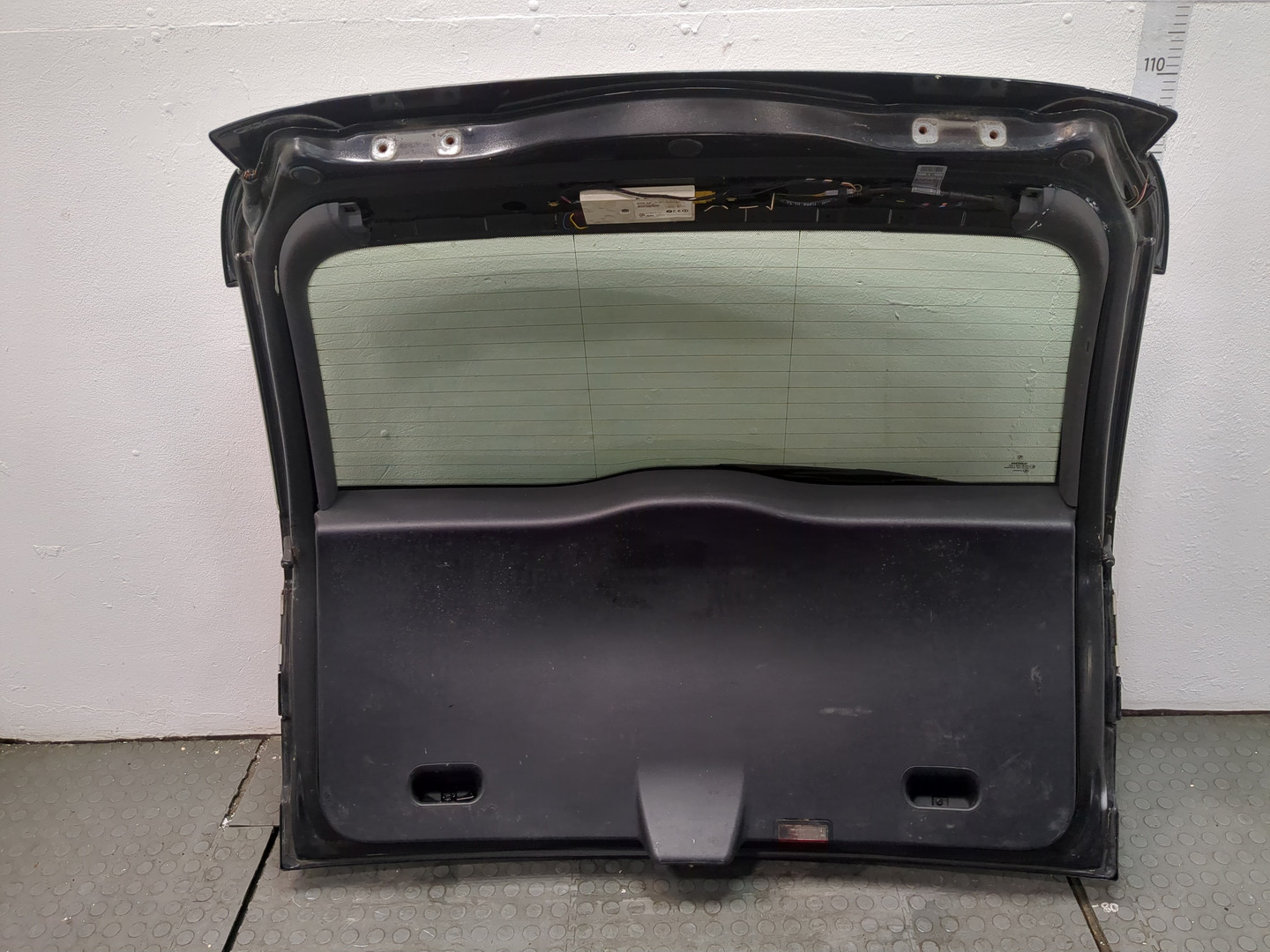 Дверь багажника