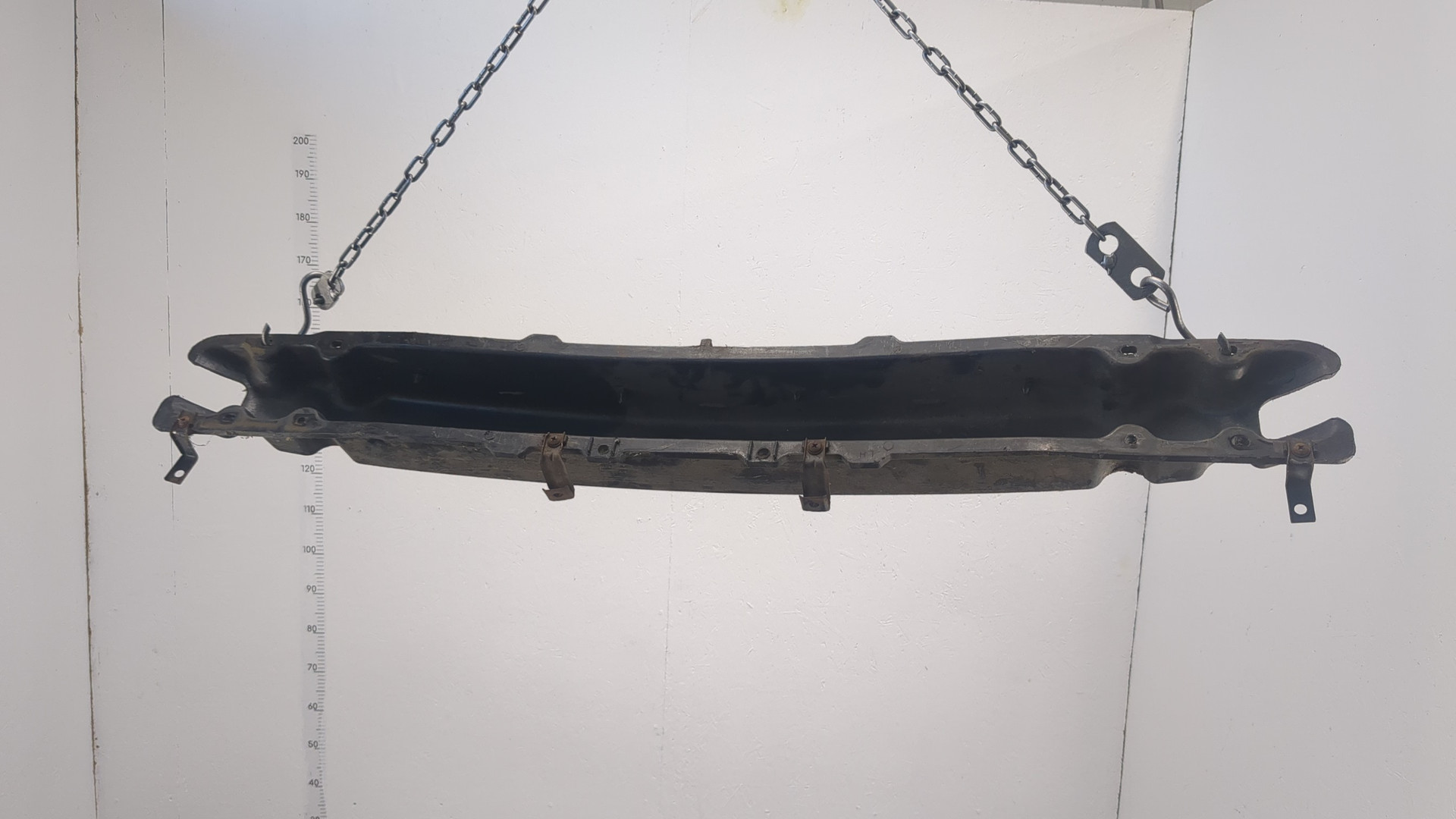 Усилитель переднего бампера