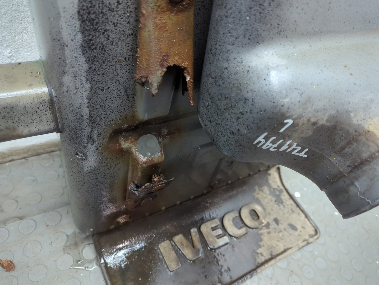 Крыло заднее левое