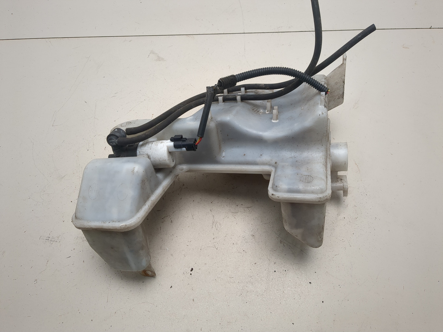 Бачок омывателя лобового стекла