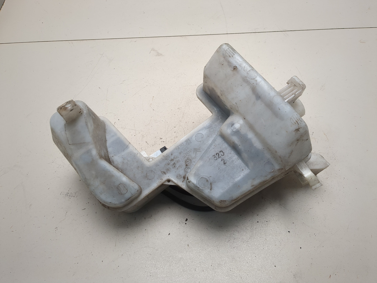 Бачок омывателя лобового стекла