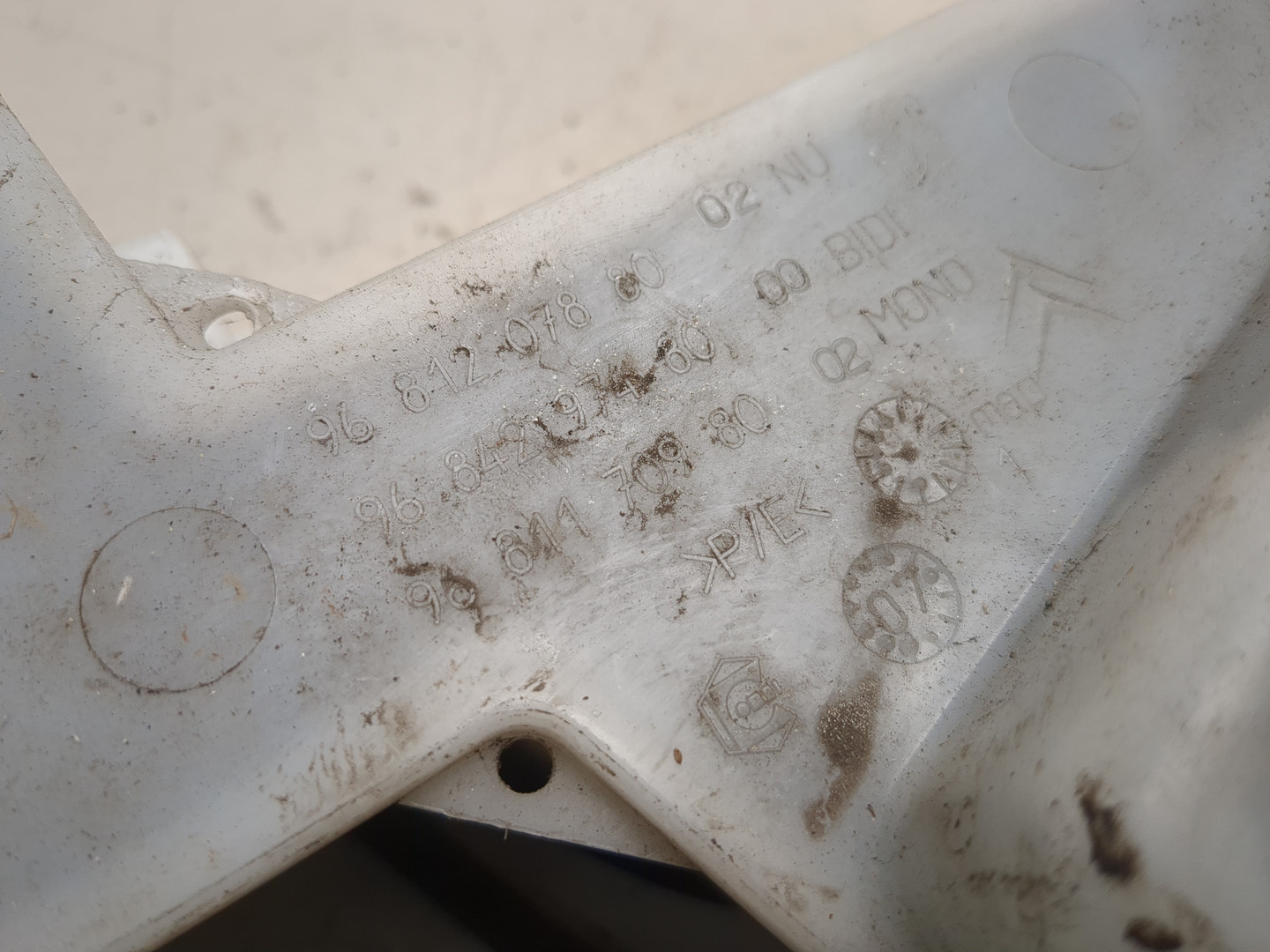 Бачок омывателя лобового стекла