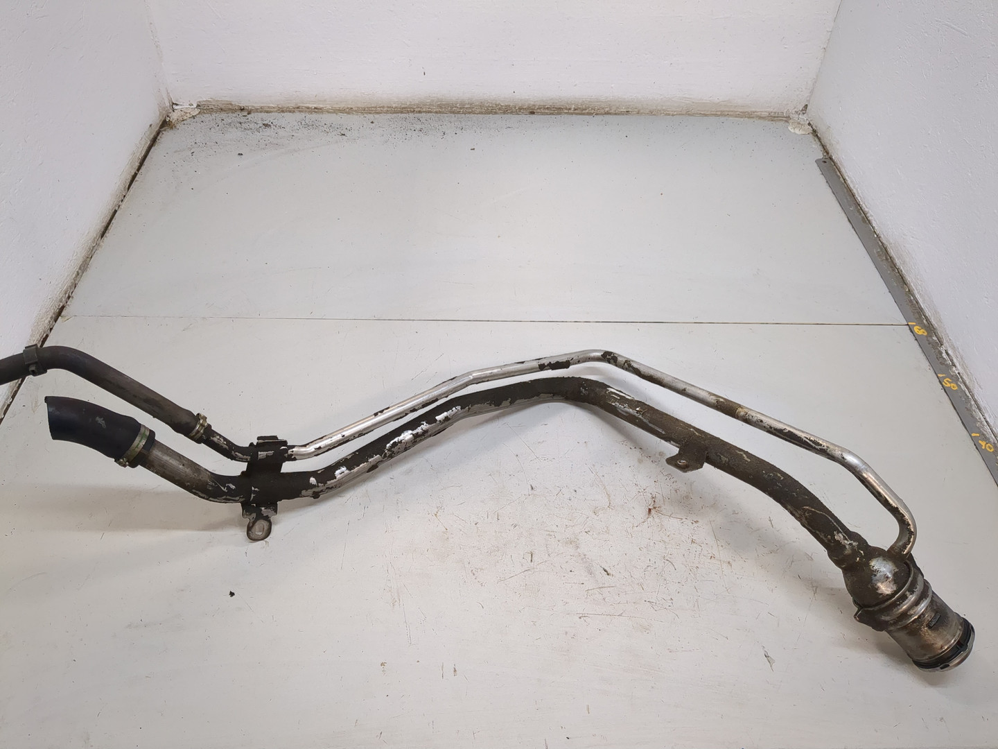 Горловина топливного бака