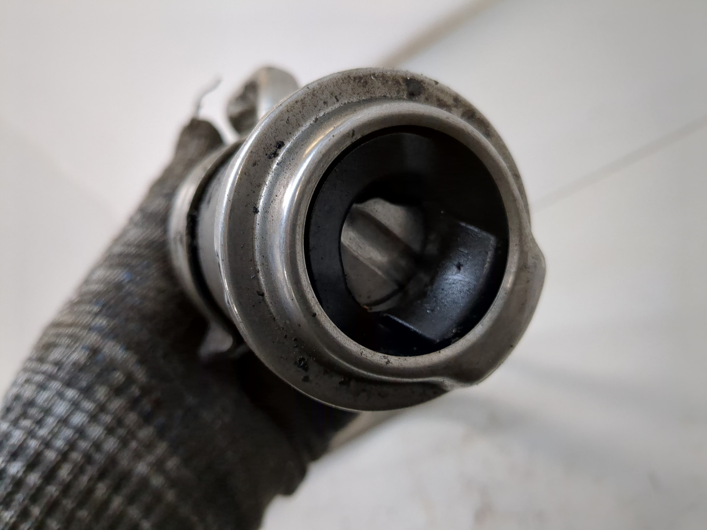 Горловина топливного бака