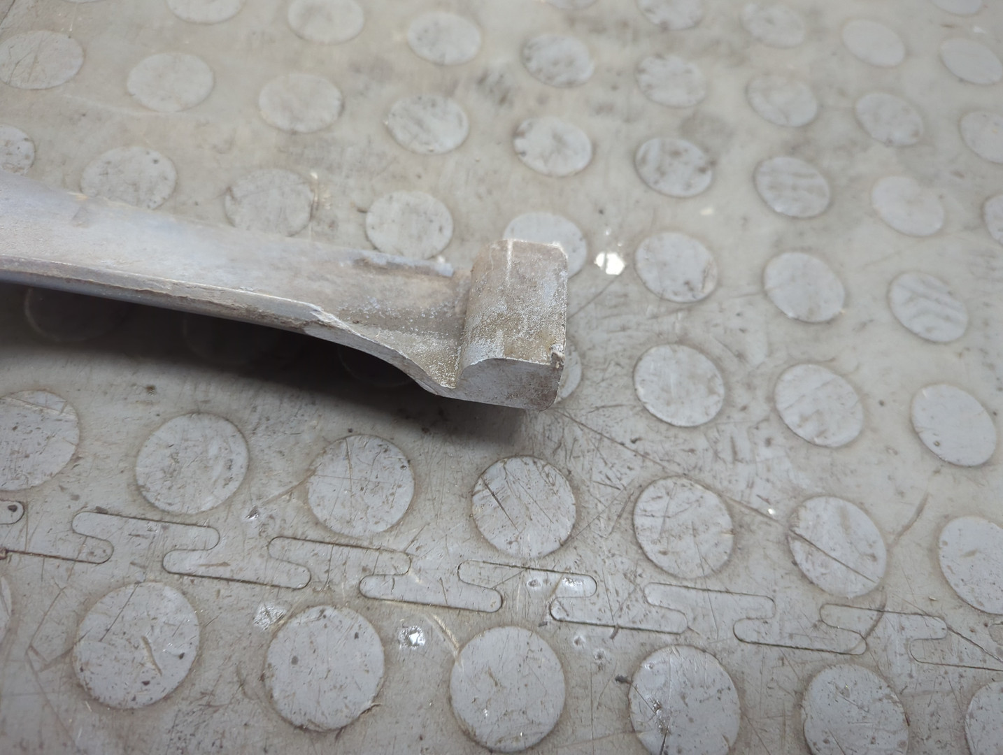 Планка под фары