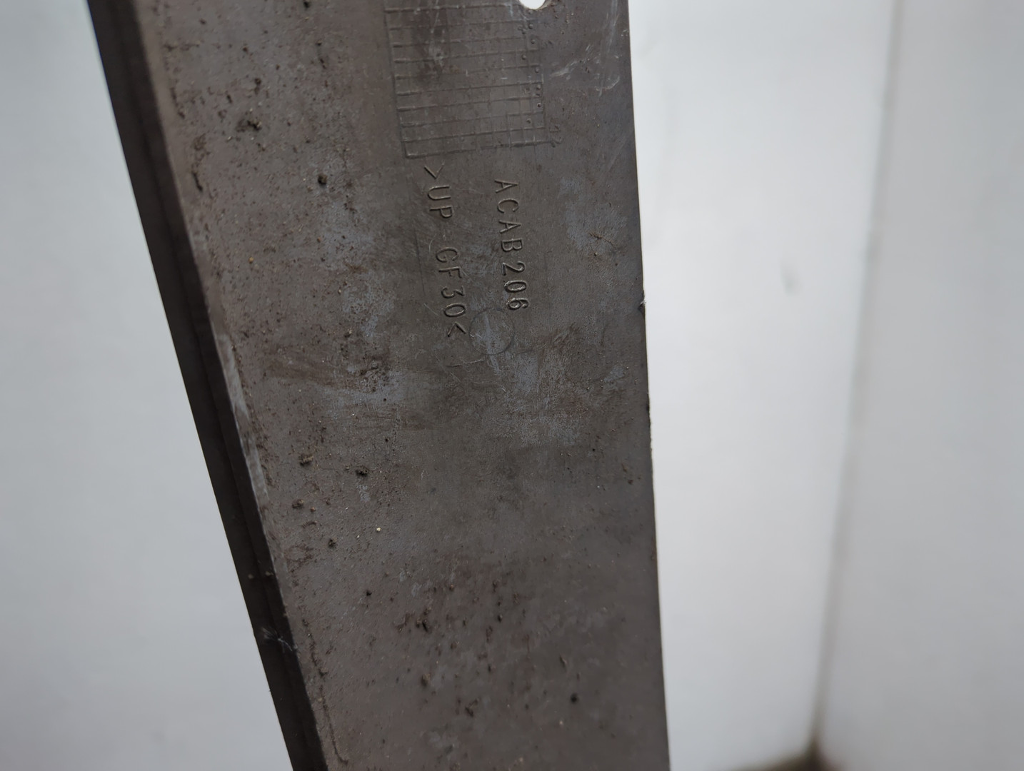 Планка под фары