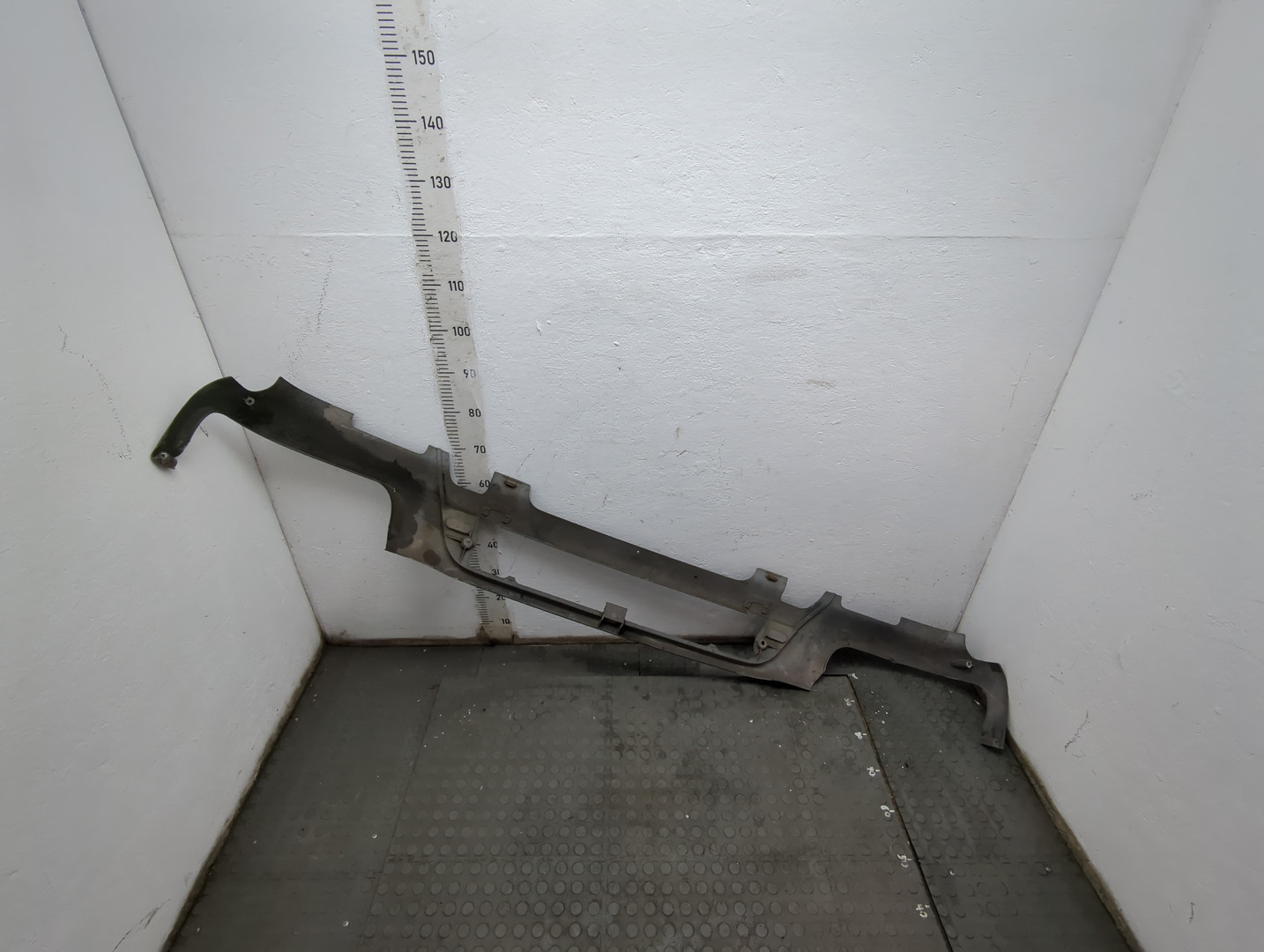 Планка под фары