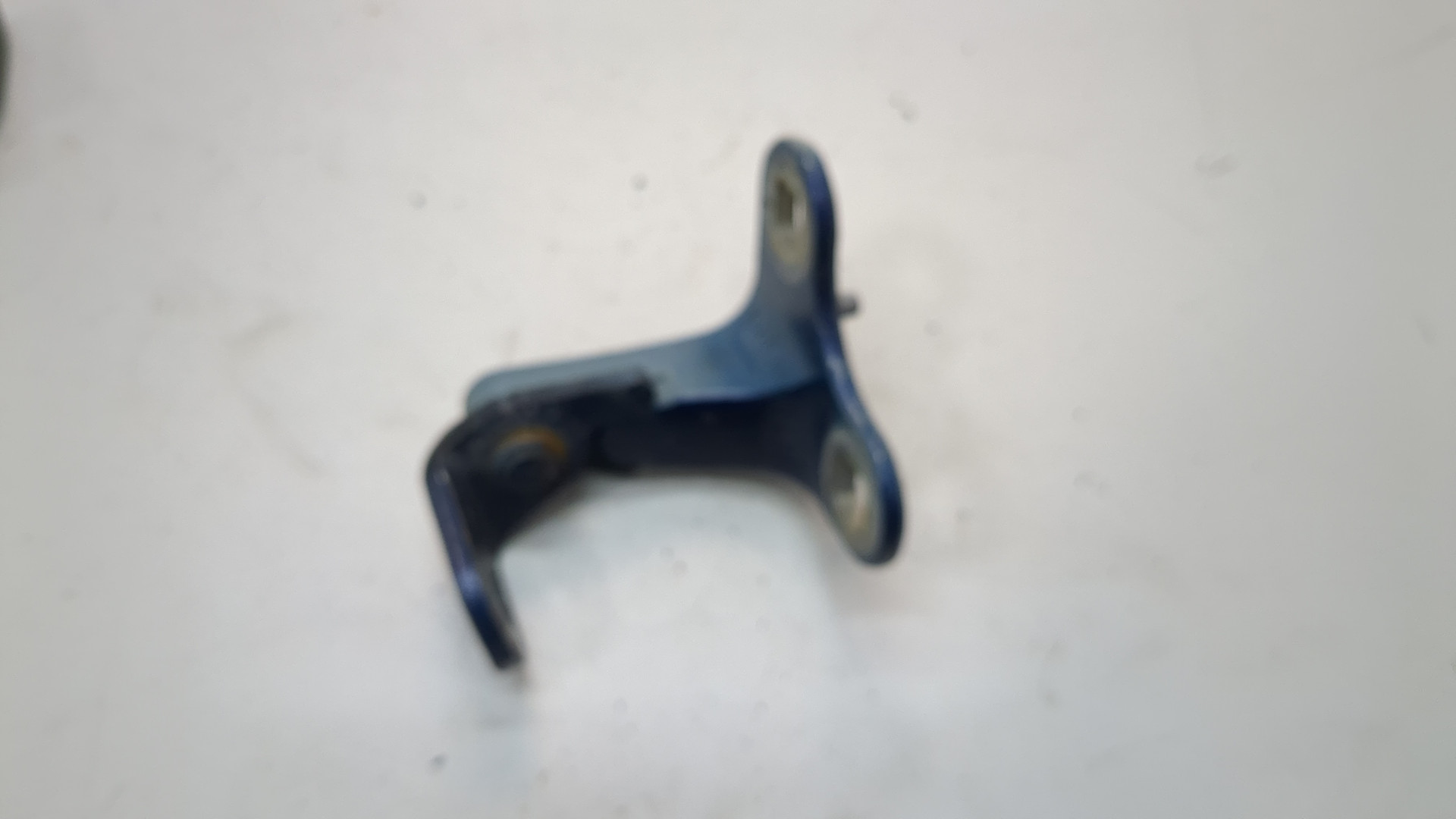 Петля двери