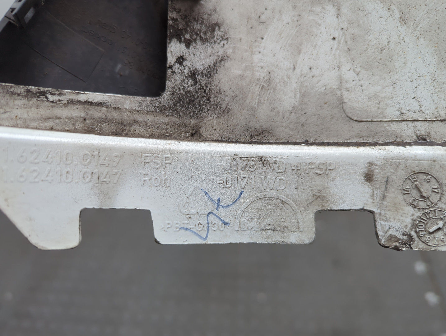 Молдинг лобового стекла