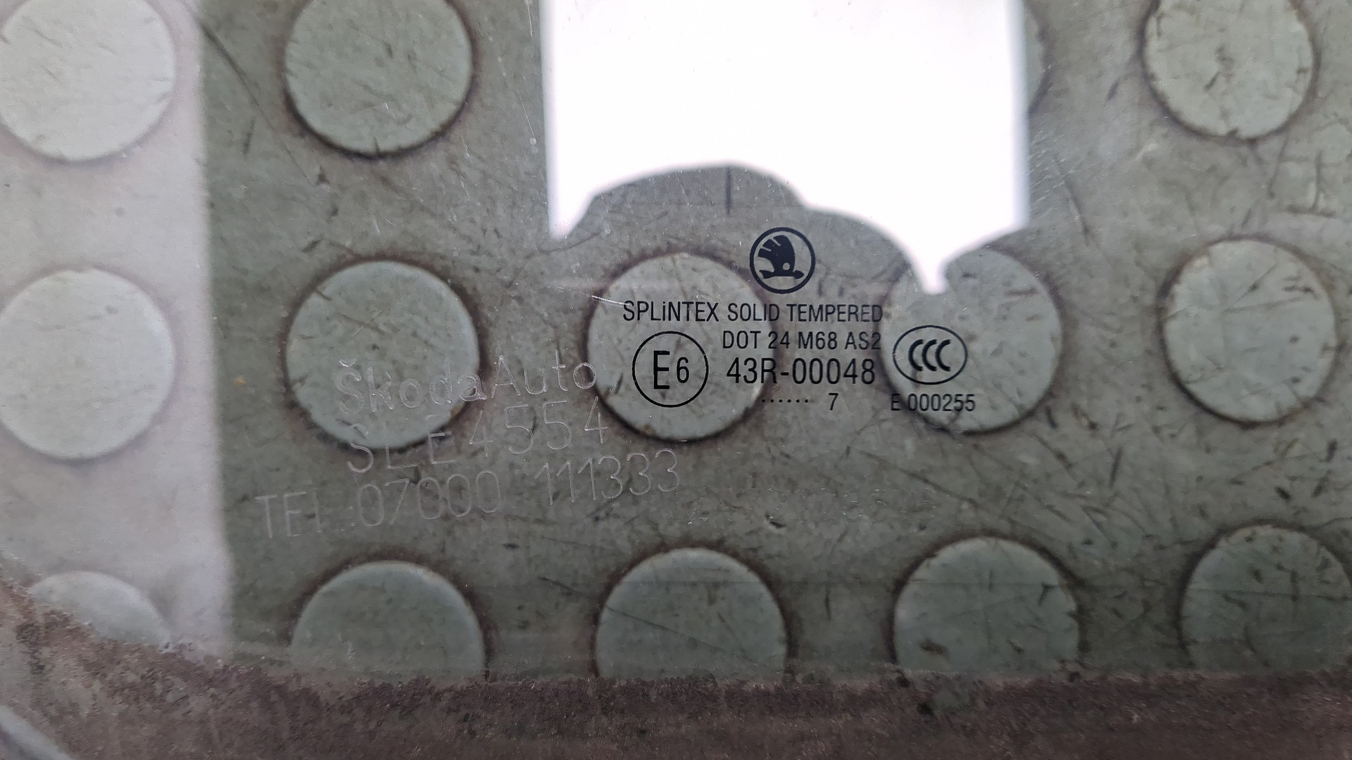 Стекло двери передней правой