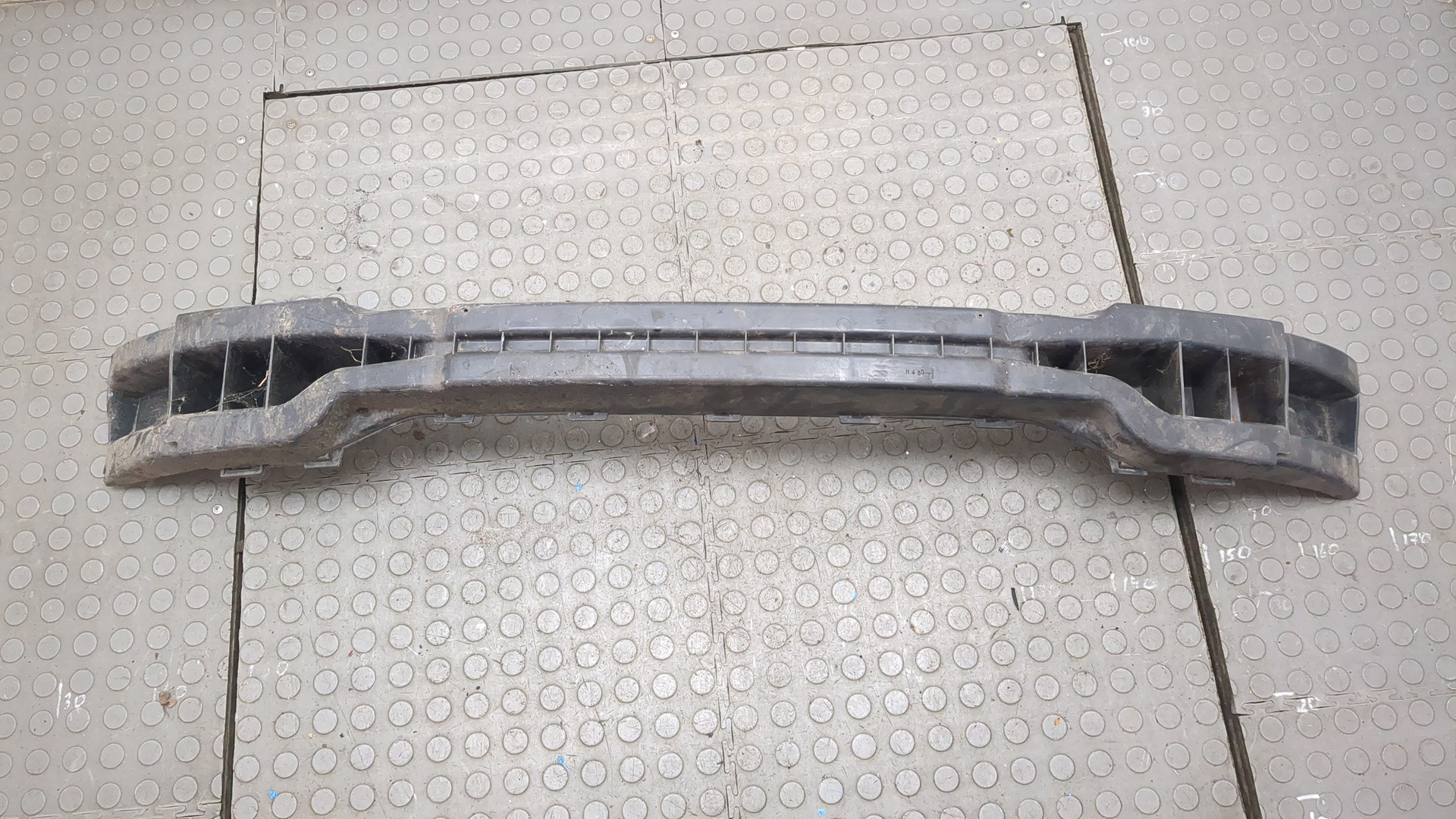 Усилитель переднего бампера