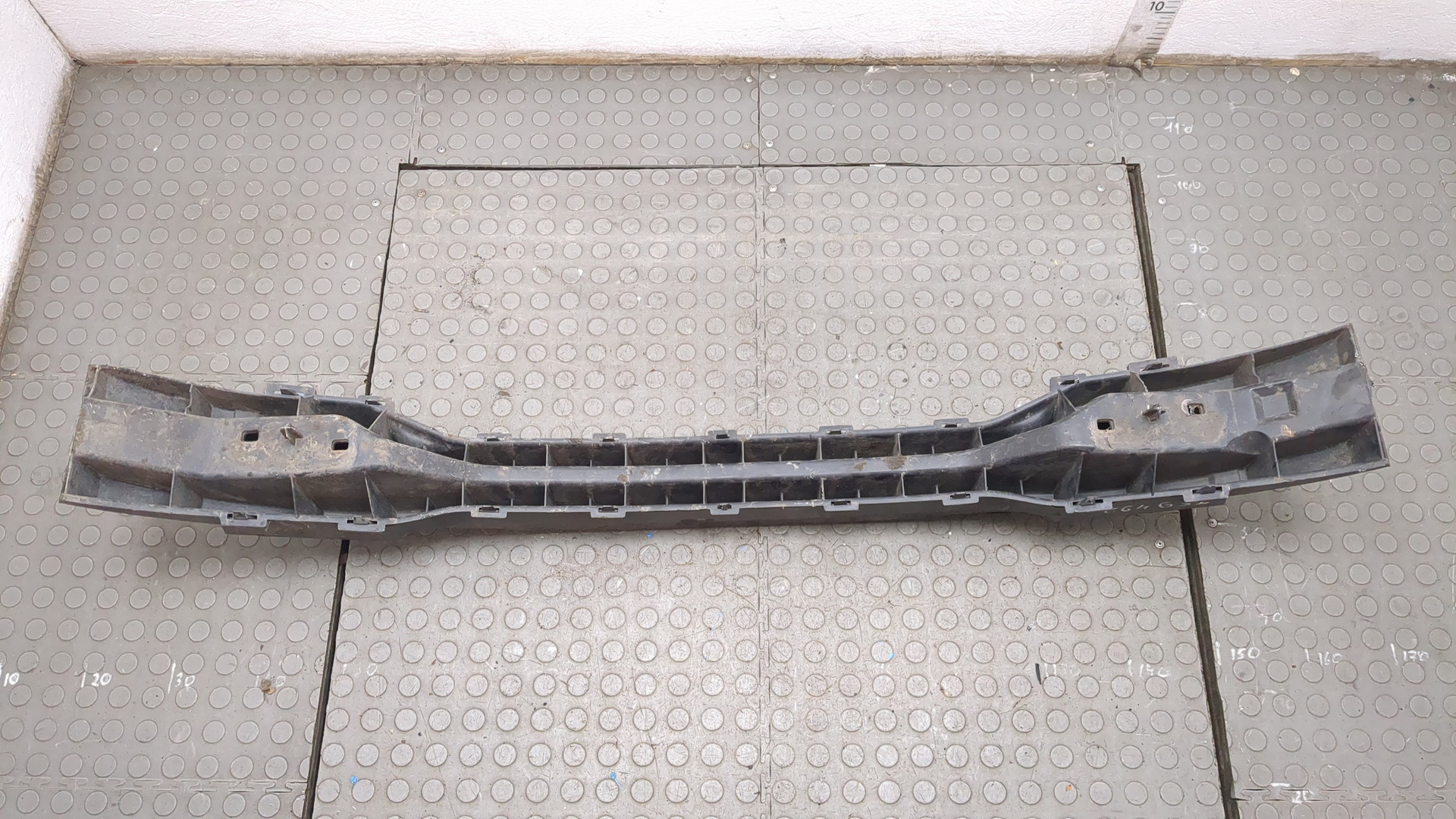 Усилитель переднего бампера