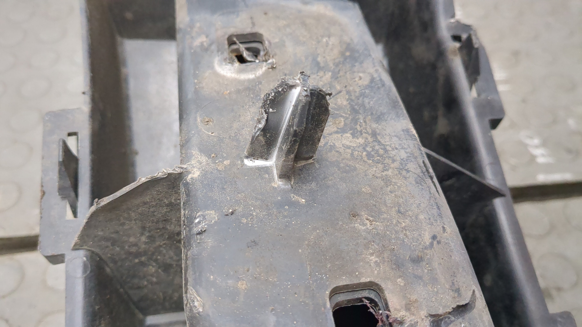 Усилитель переднего бампера