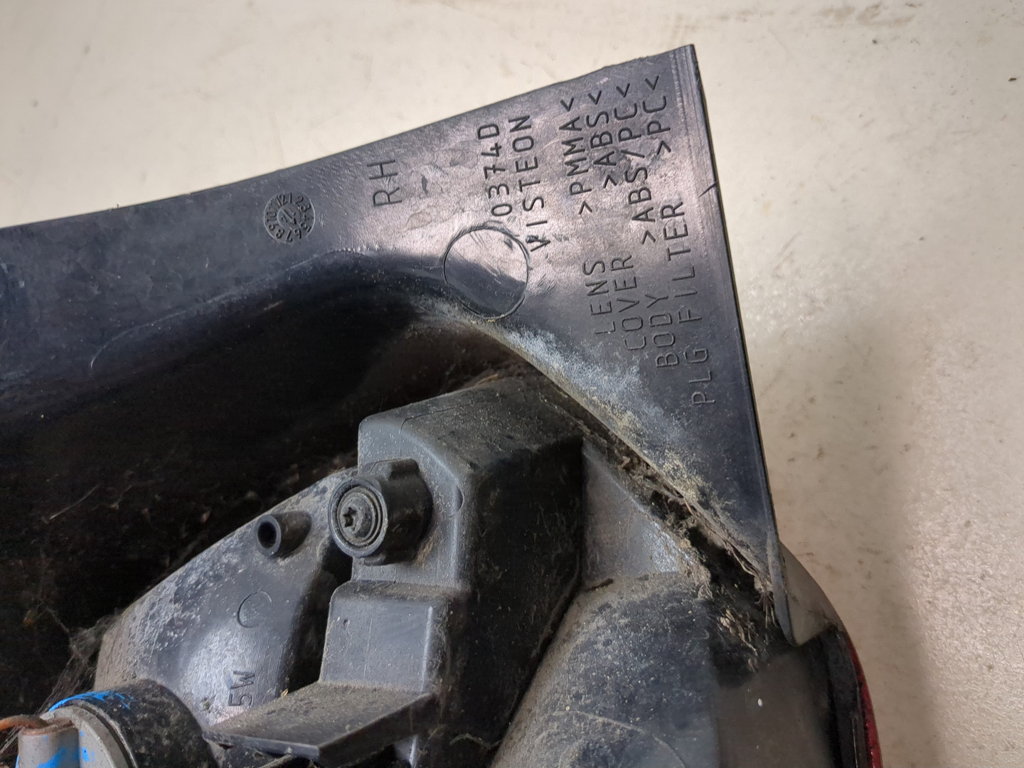 Фонарь задний правый