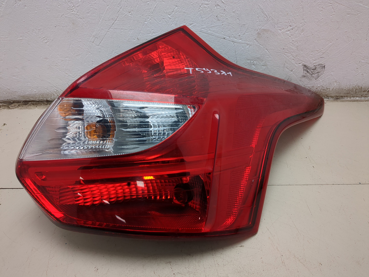 Фонарь задний правый