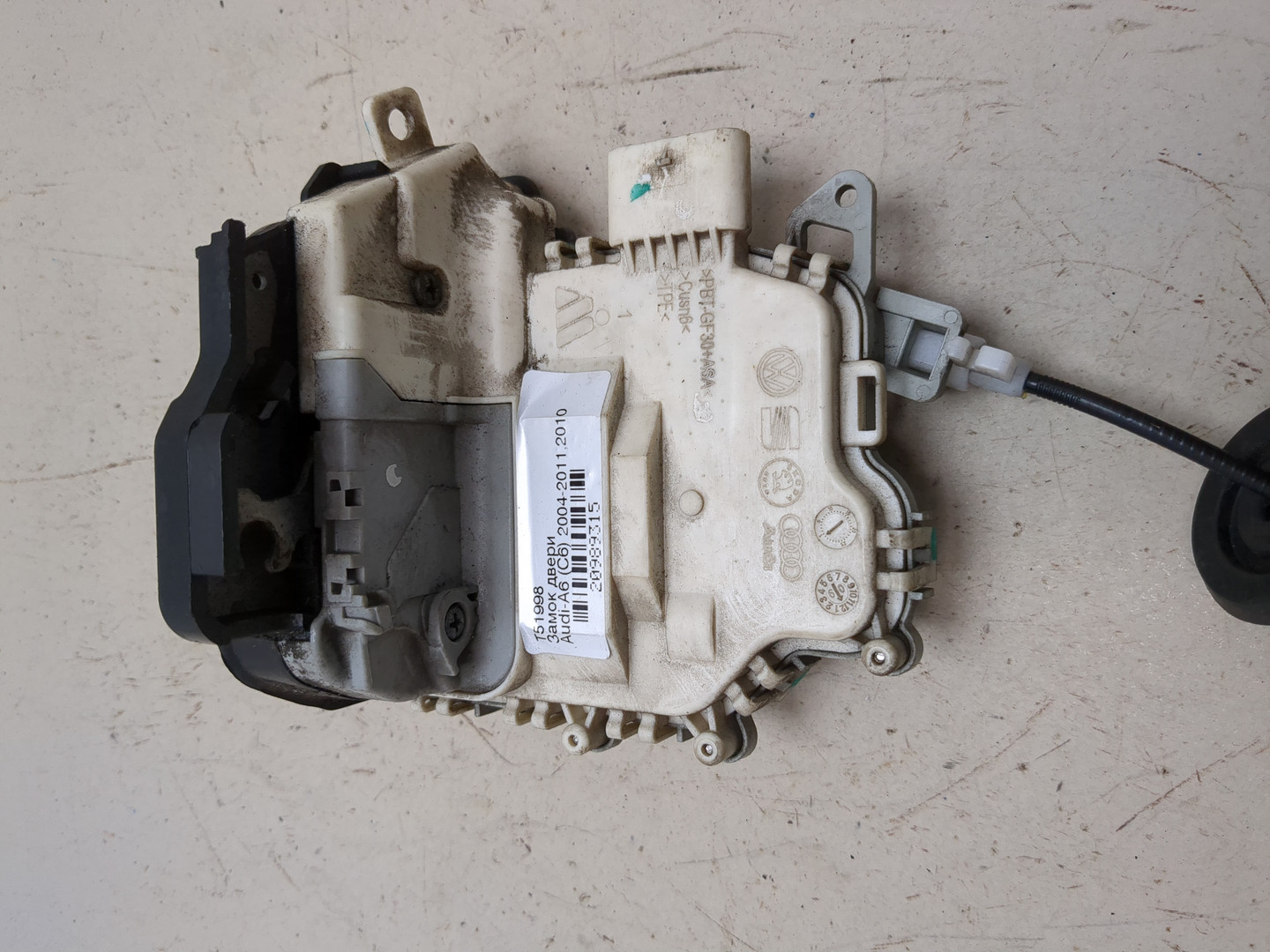 Замок двери передней левой