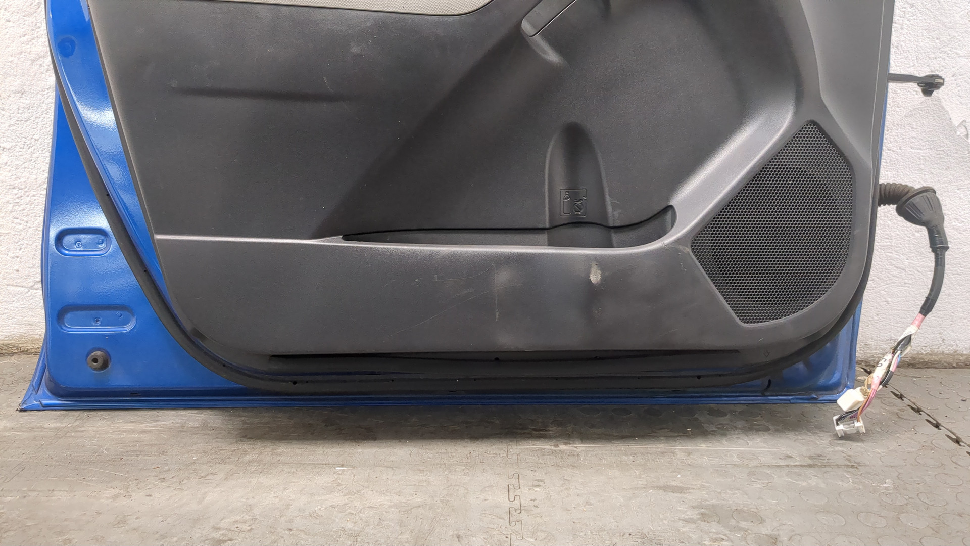 Дверь передняя левая