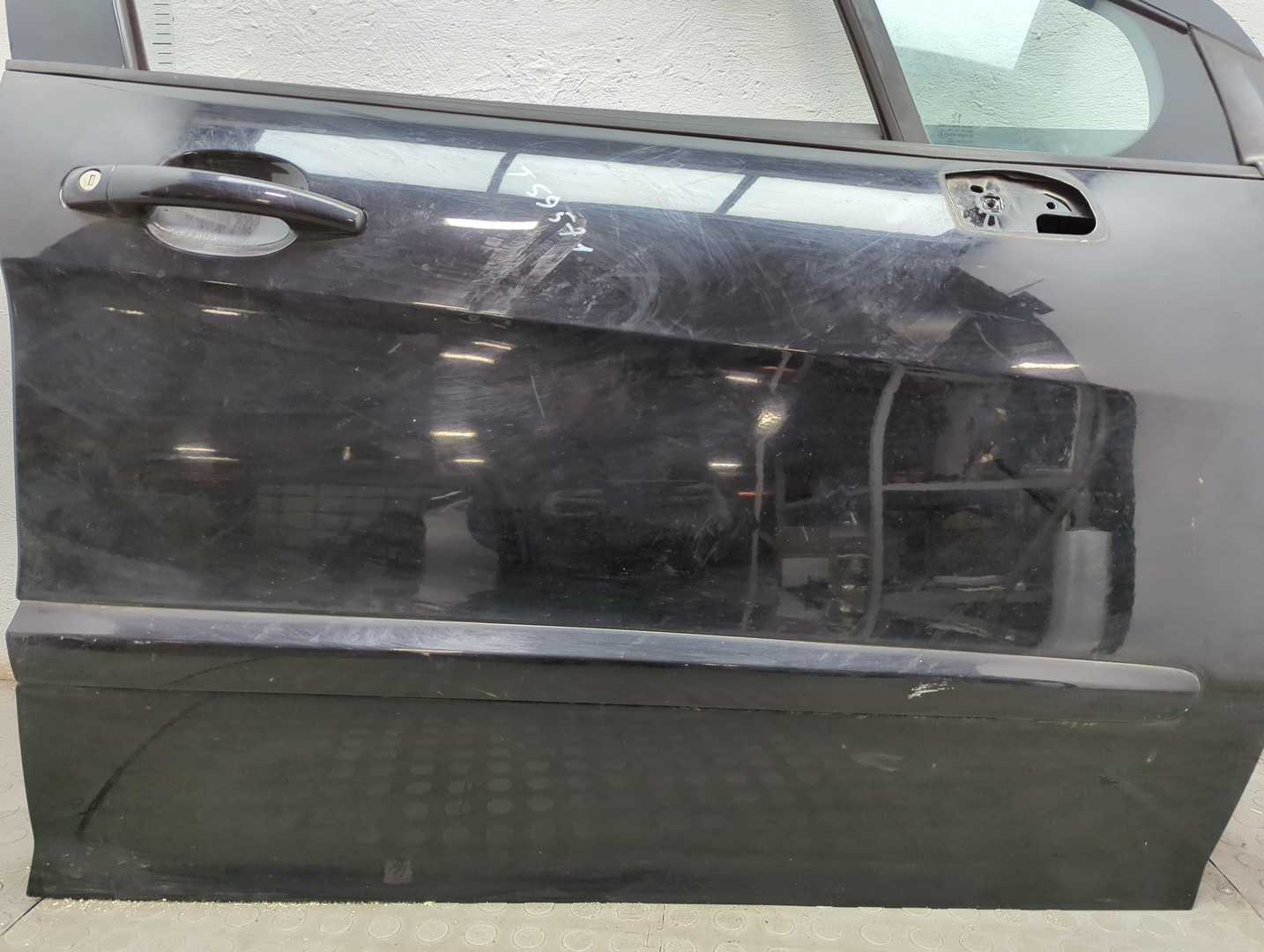 Дверь передняя правая