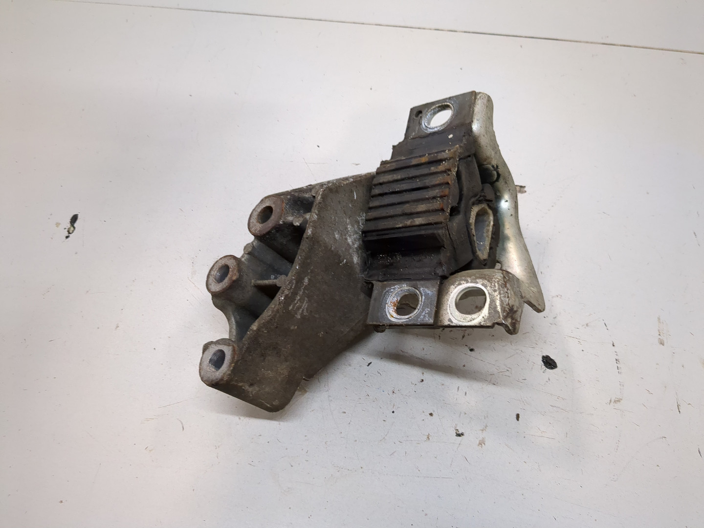 Опора двигателя