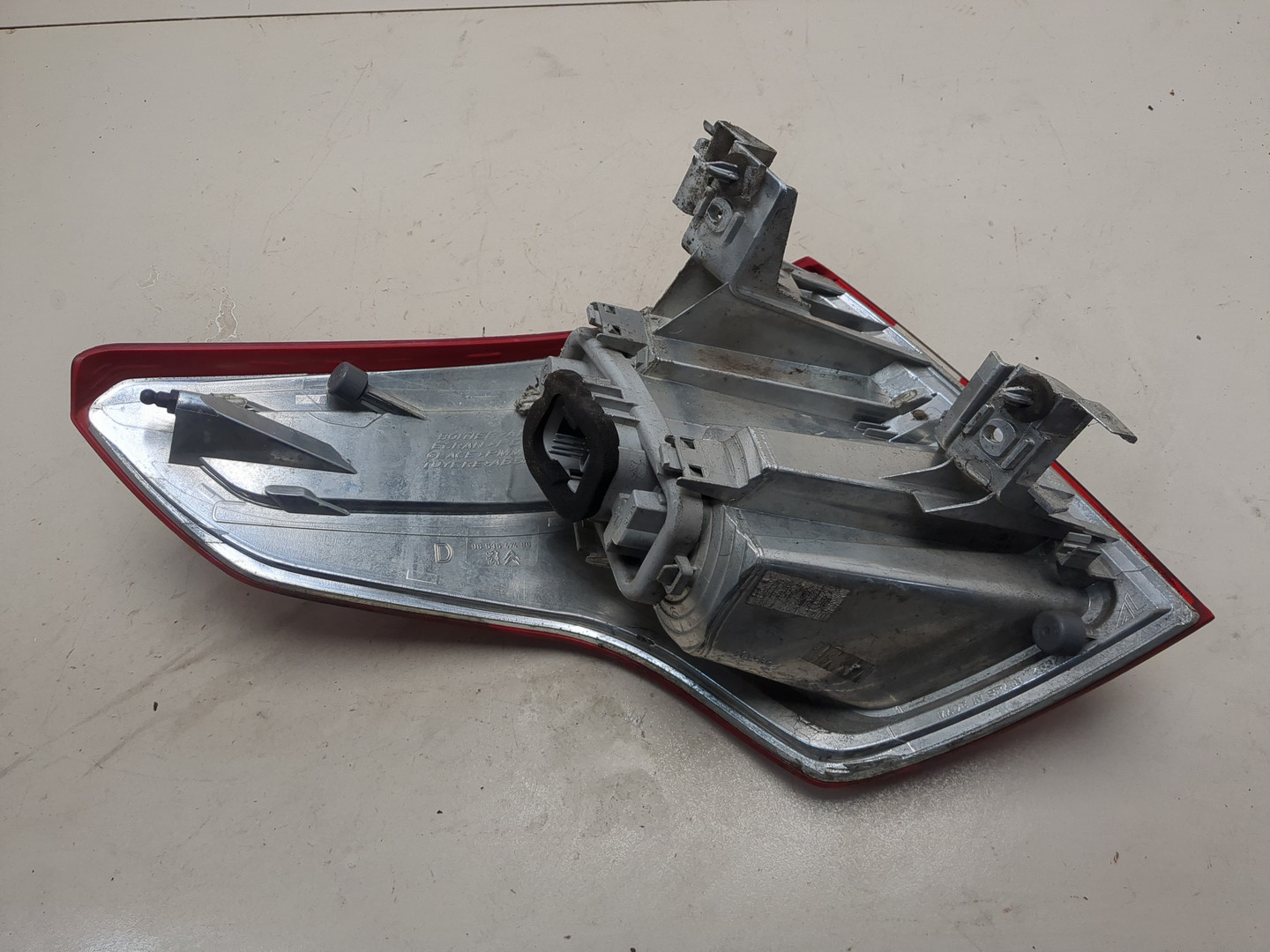 Фонарь задний правый