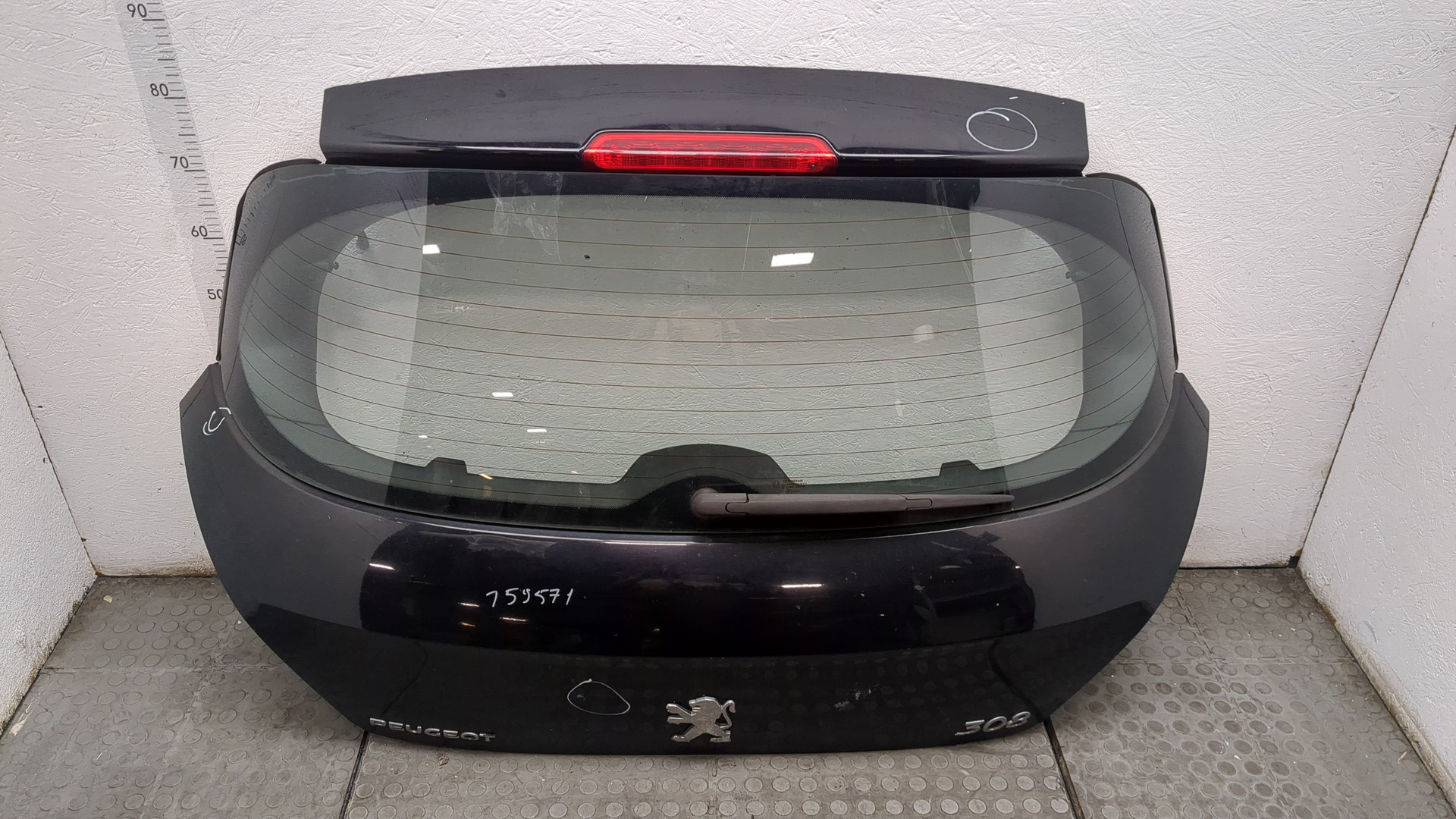 Дверь багажника