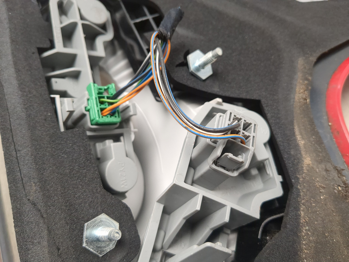 Фонарь задний левый