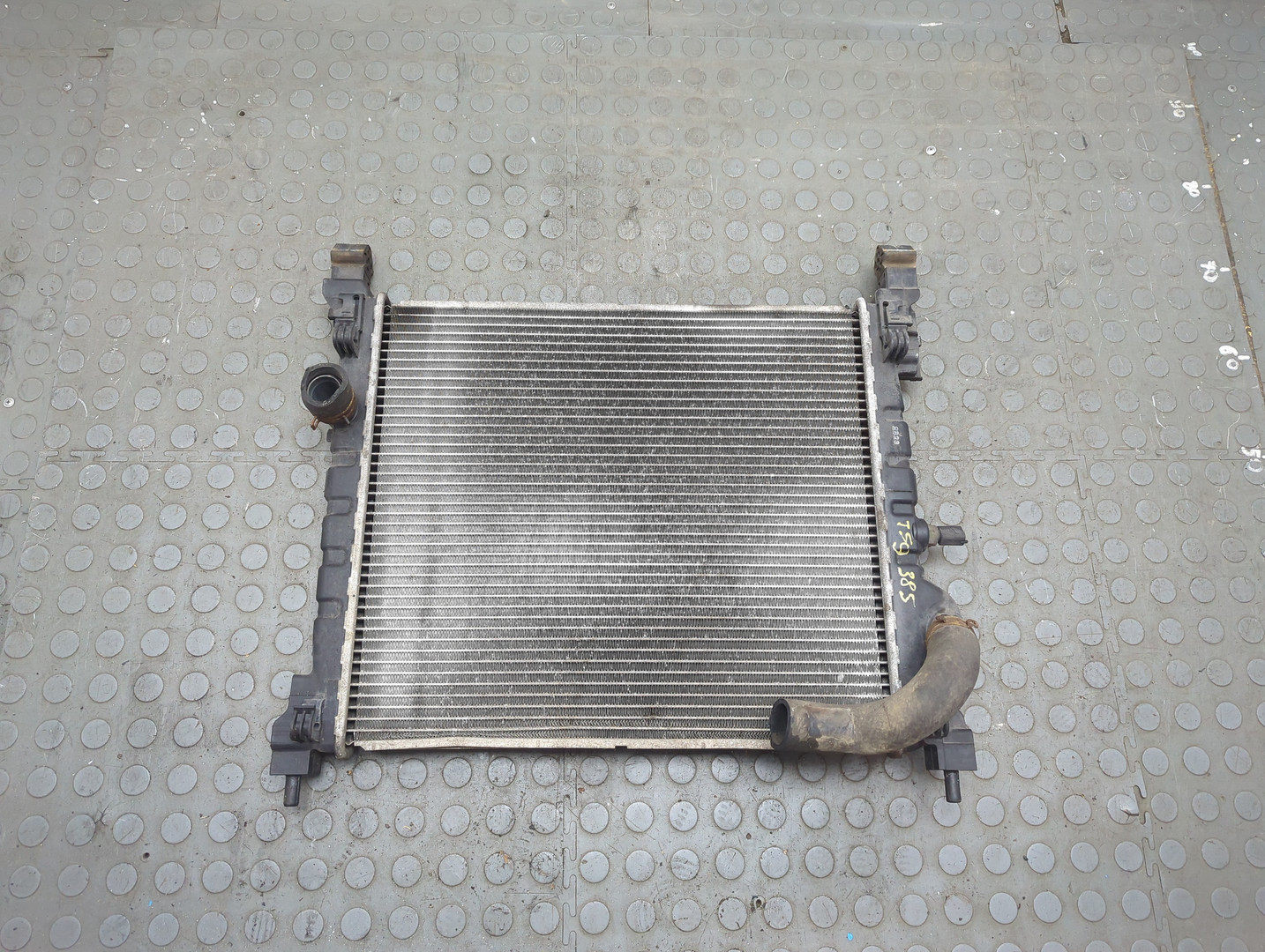 Радиатор охлаждения двигателя основной