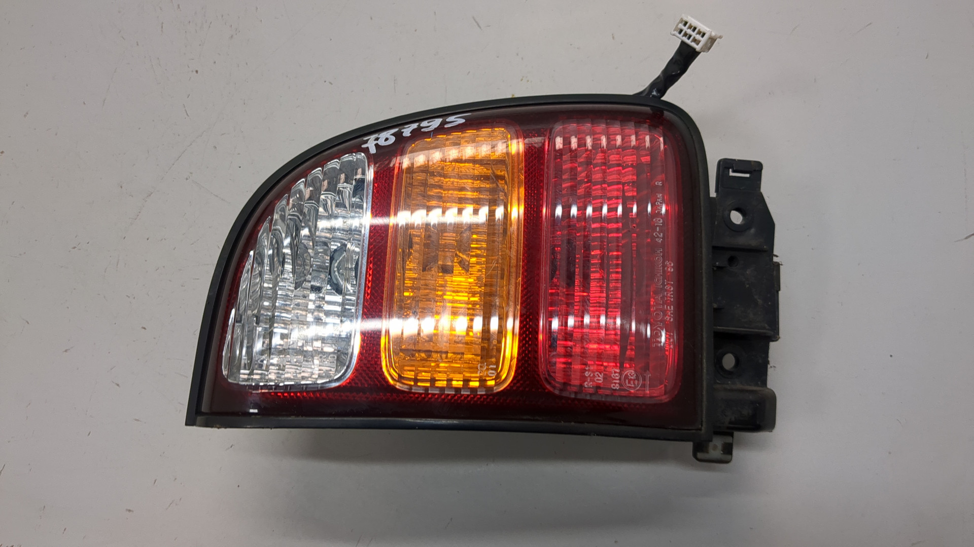 Фонарь задний правый