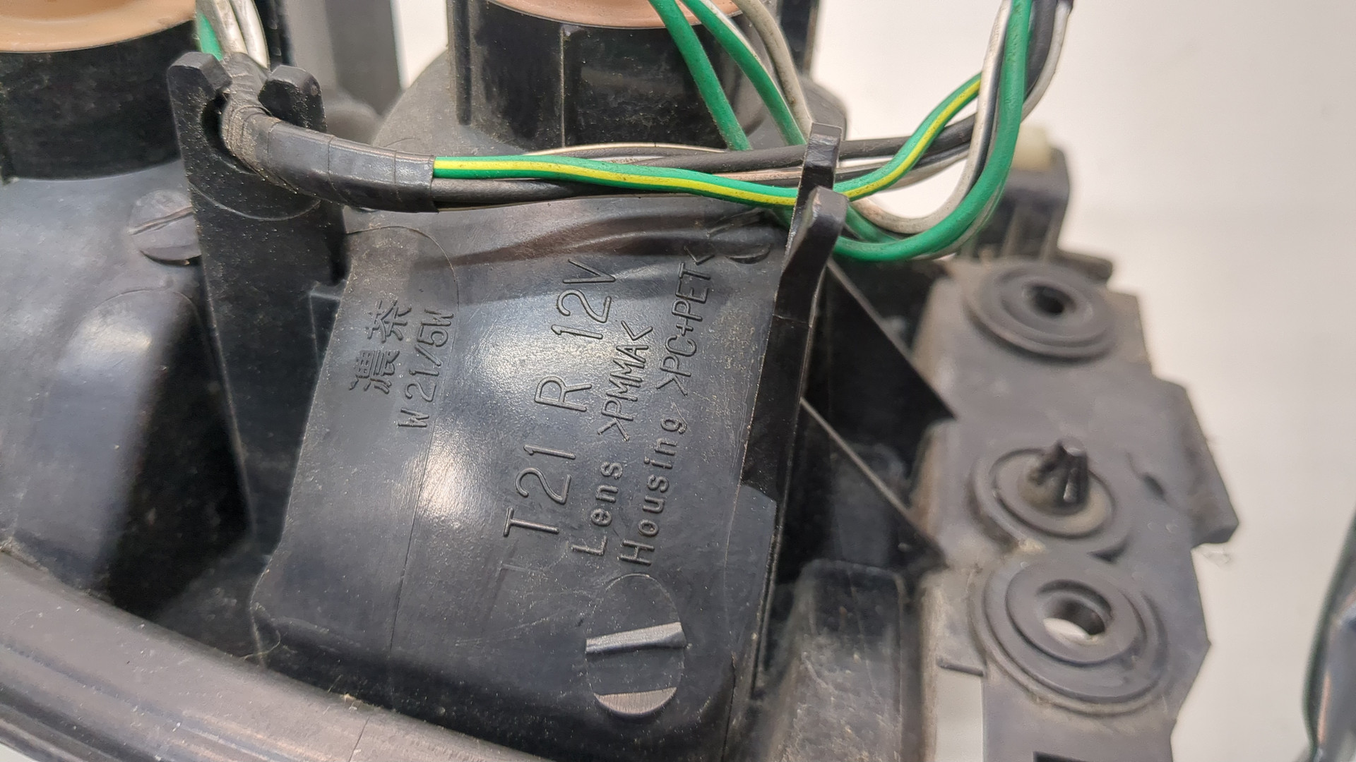 Фонарь задний правый