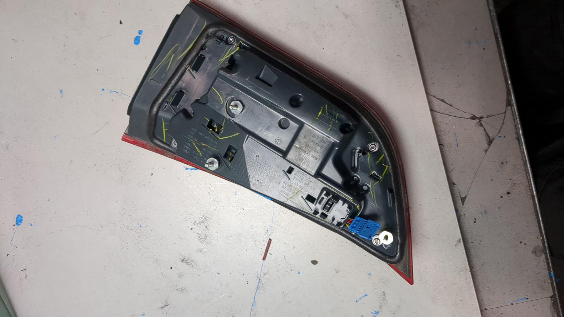 Фонарь задний внутренний левый