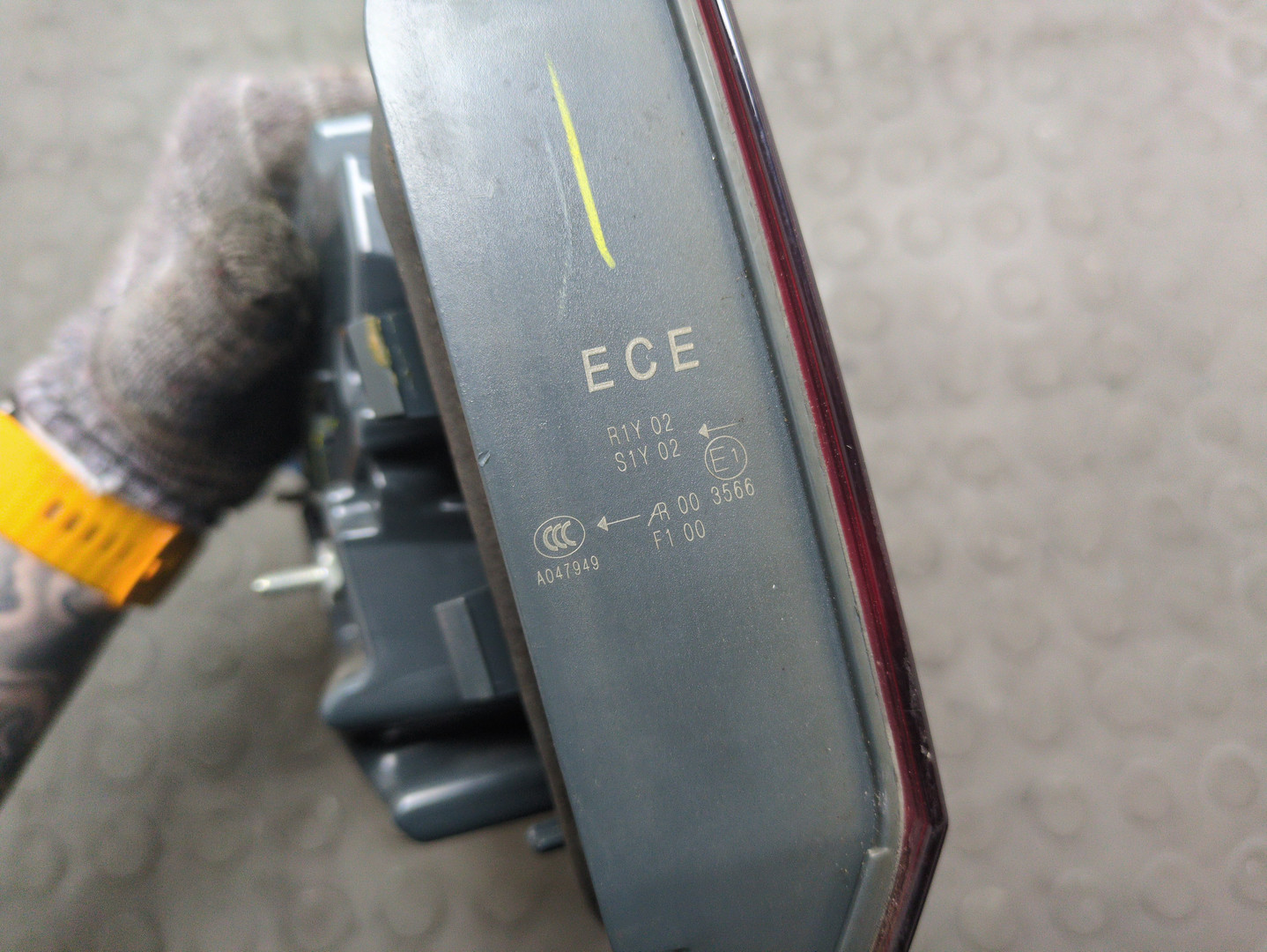 Фонарь задний внутренний левый