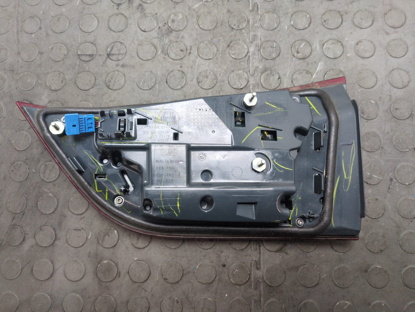 Фонарь задний внутренний левый