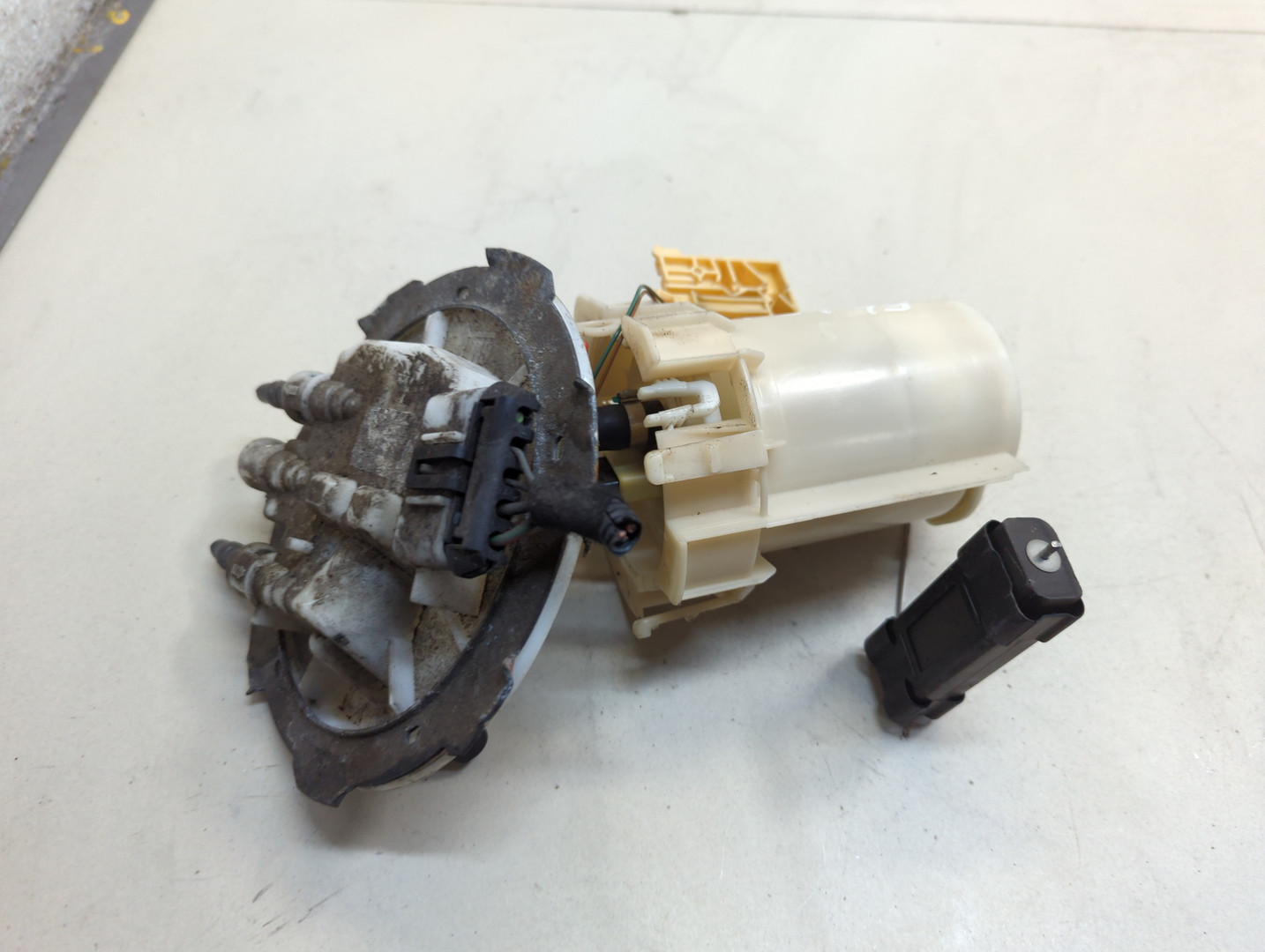 Насос топливный электрический