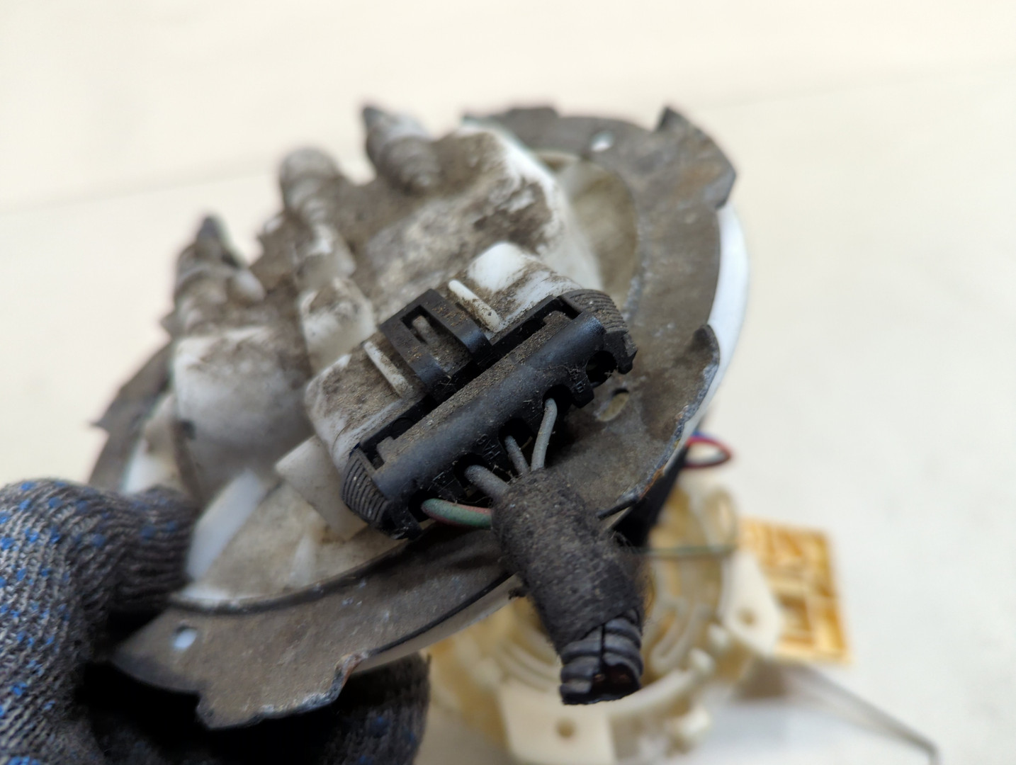 Насос топливный электрический