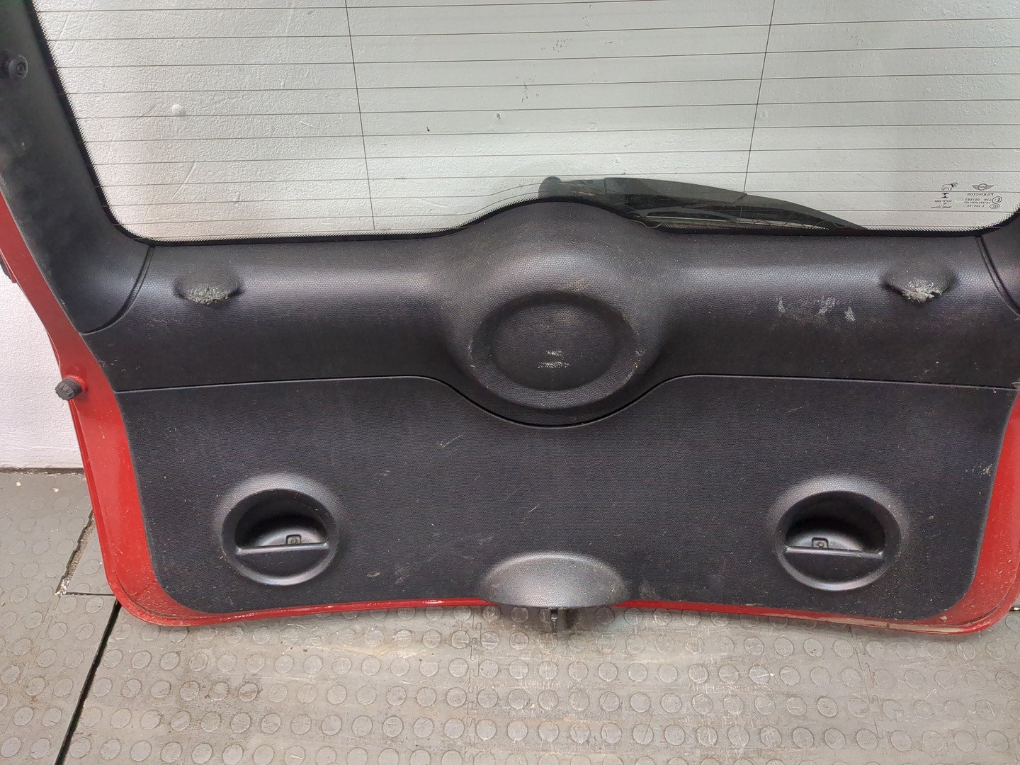 Дверь багажника