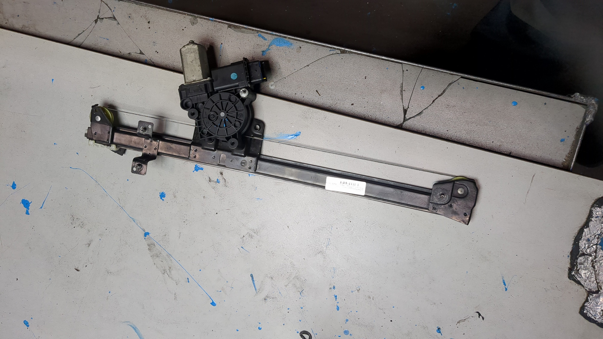 Стеклоподъемник электр. передний левый