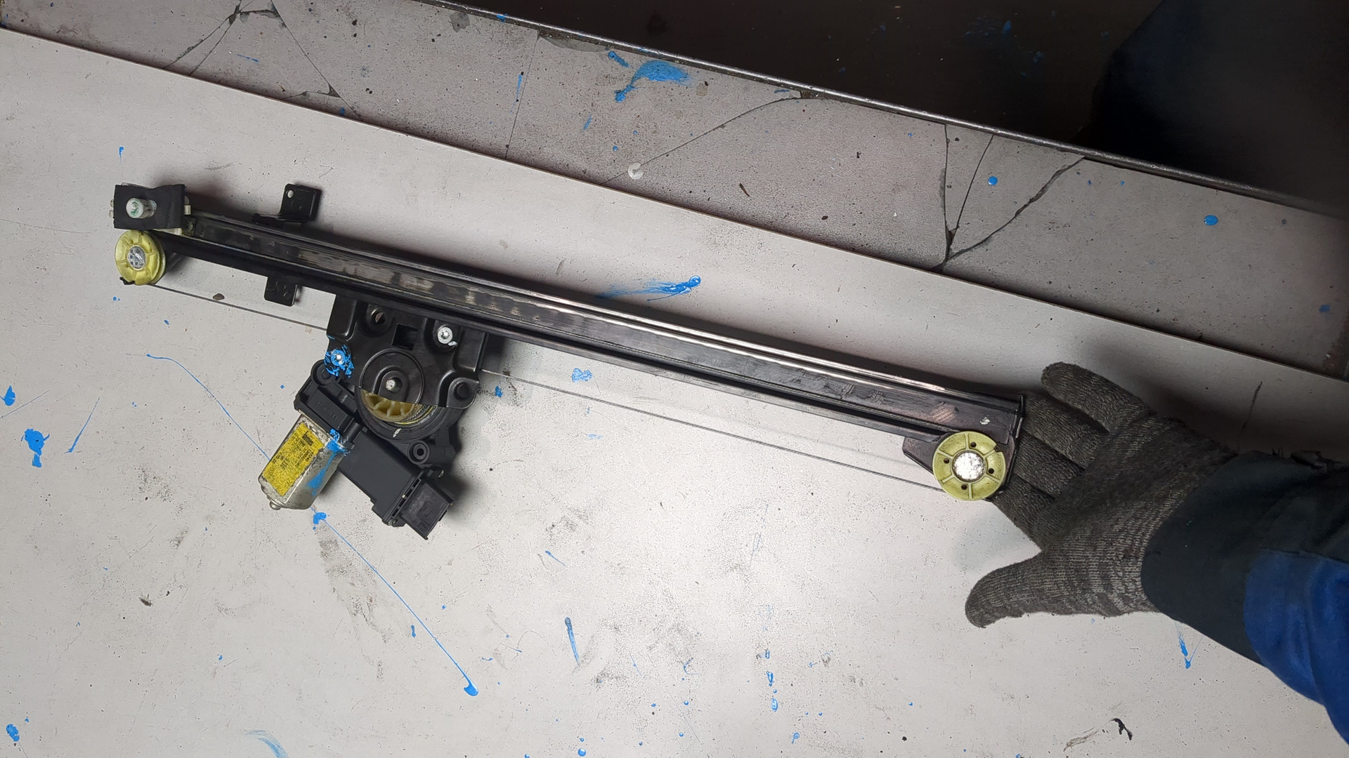 Стеклоподъемник электр. передний левый