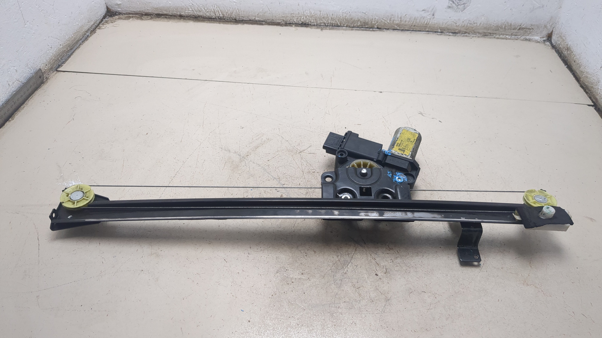 Стеклоподъемник электр. передний левый