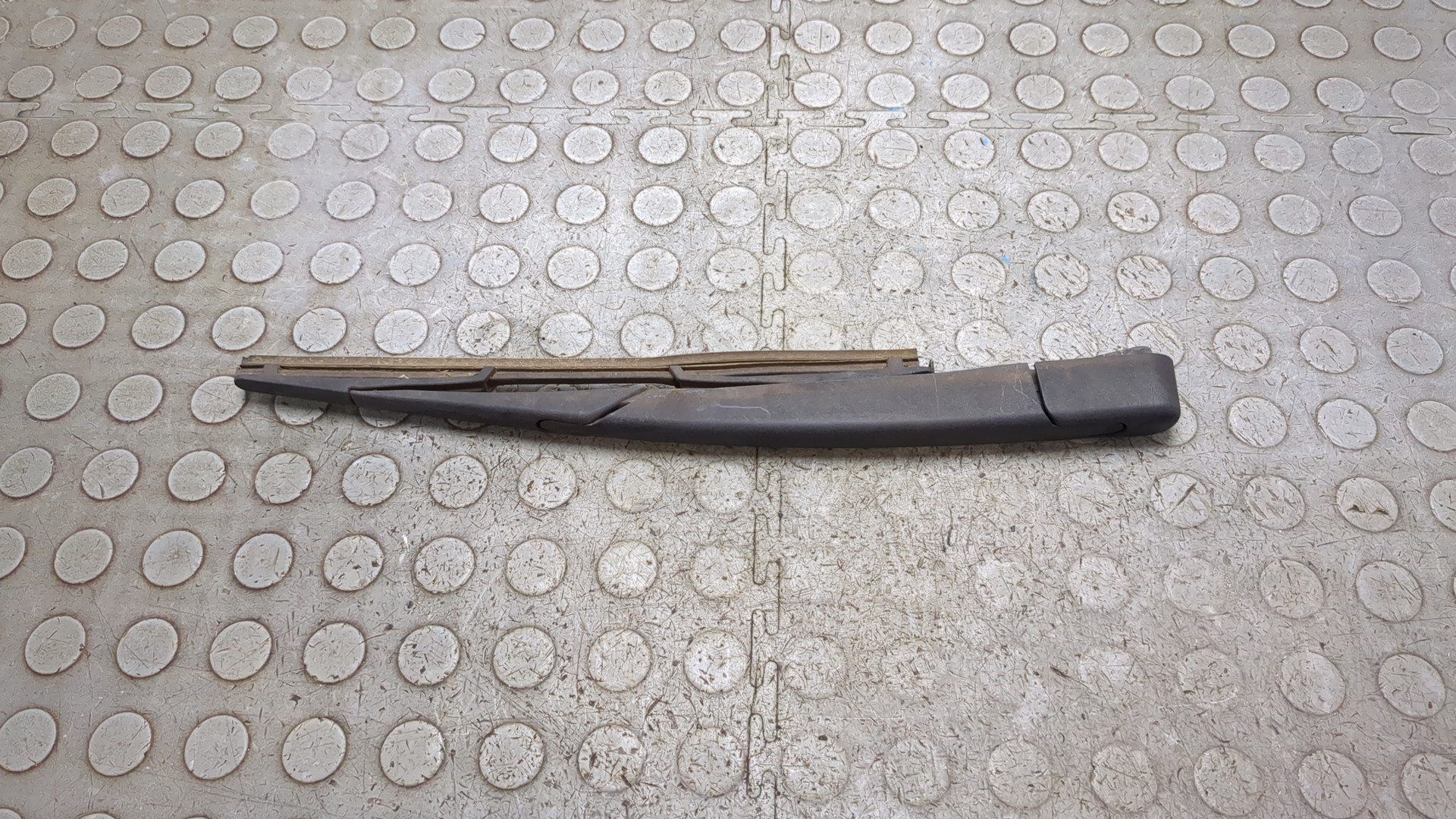 Поводок стеклоочистителя заднего