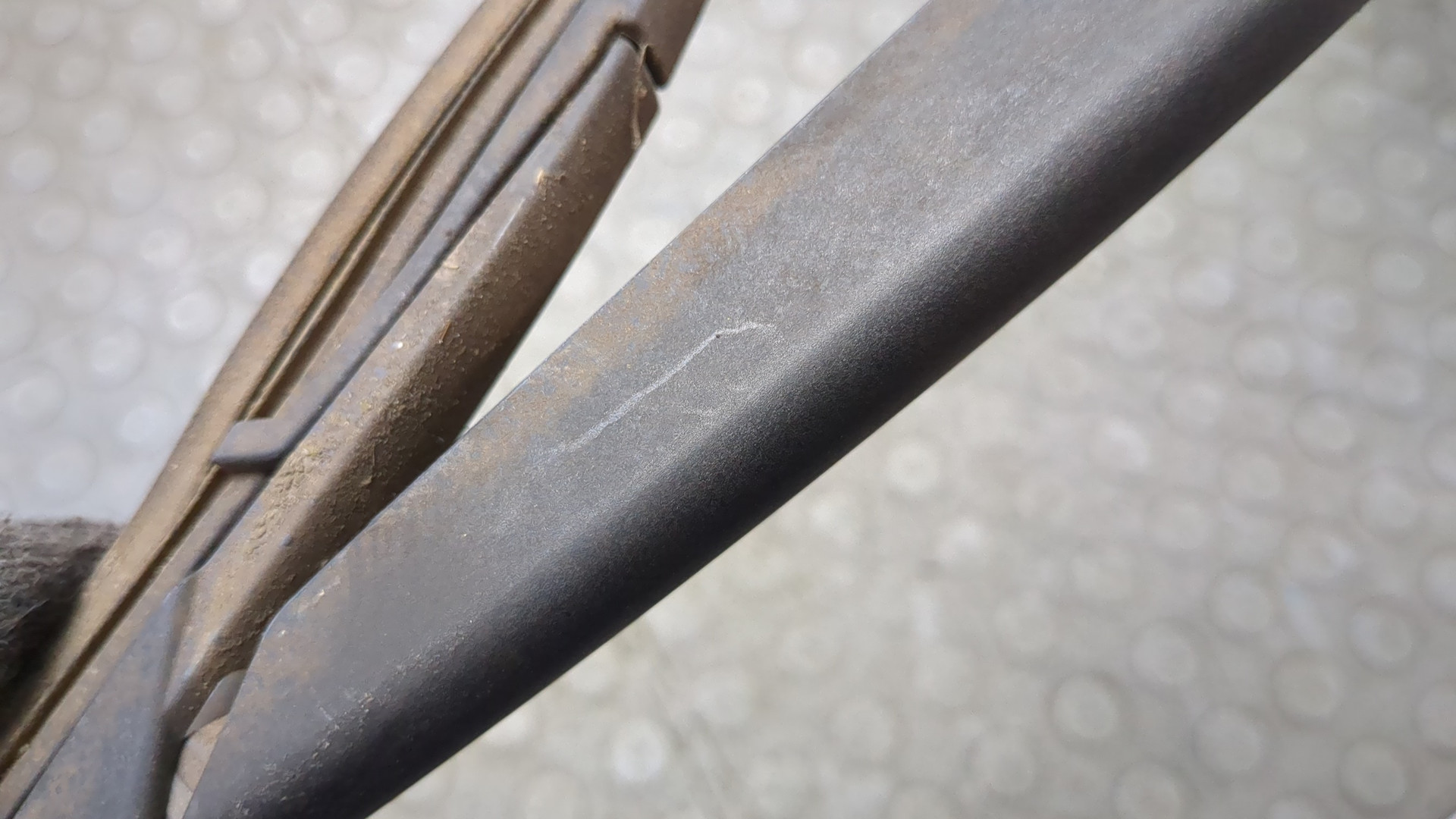 Поводок стеклоочистителя заднего