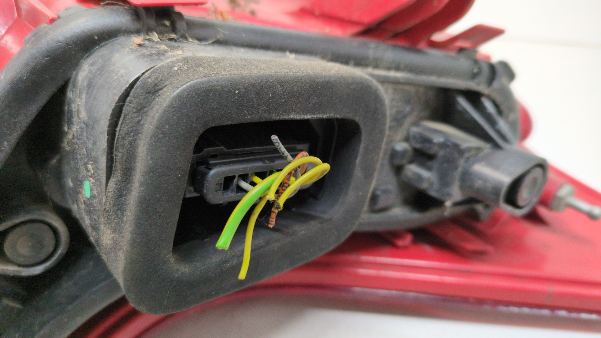 Фонарь задний левый